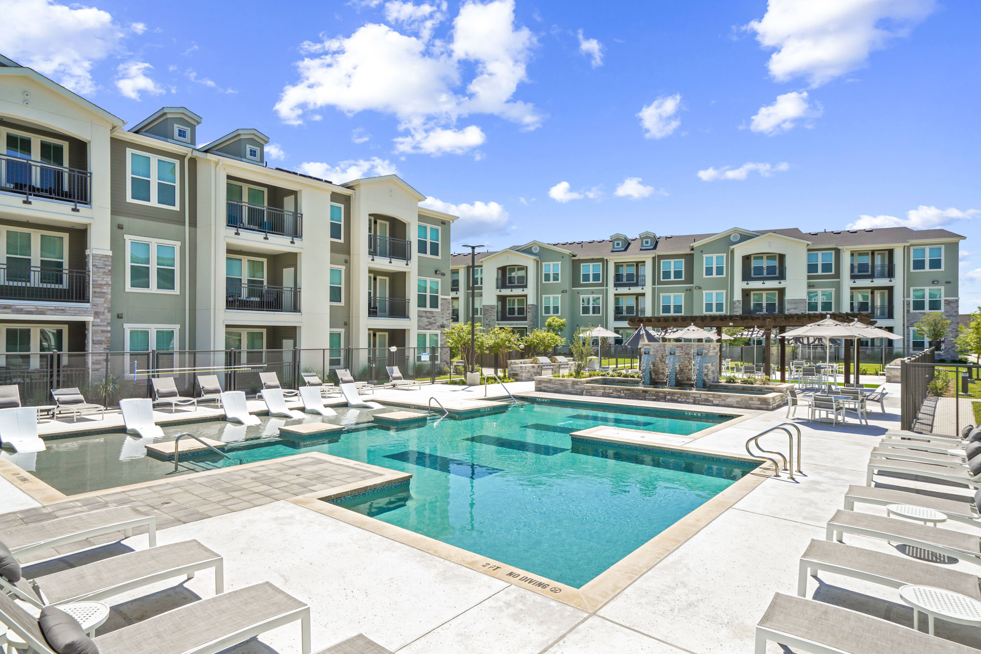 The pool at Embree Hill apartments in Dallas, TX.