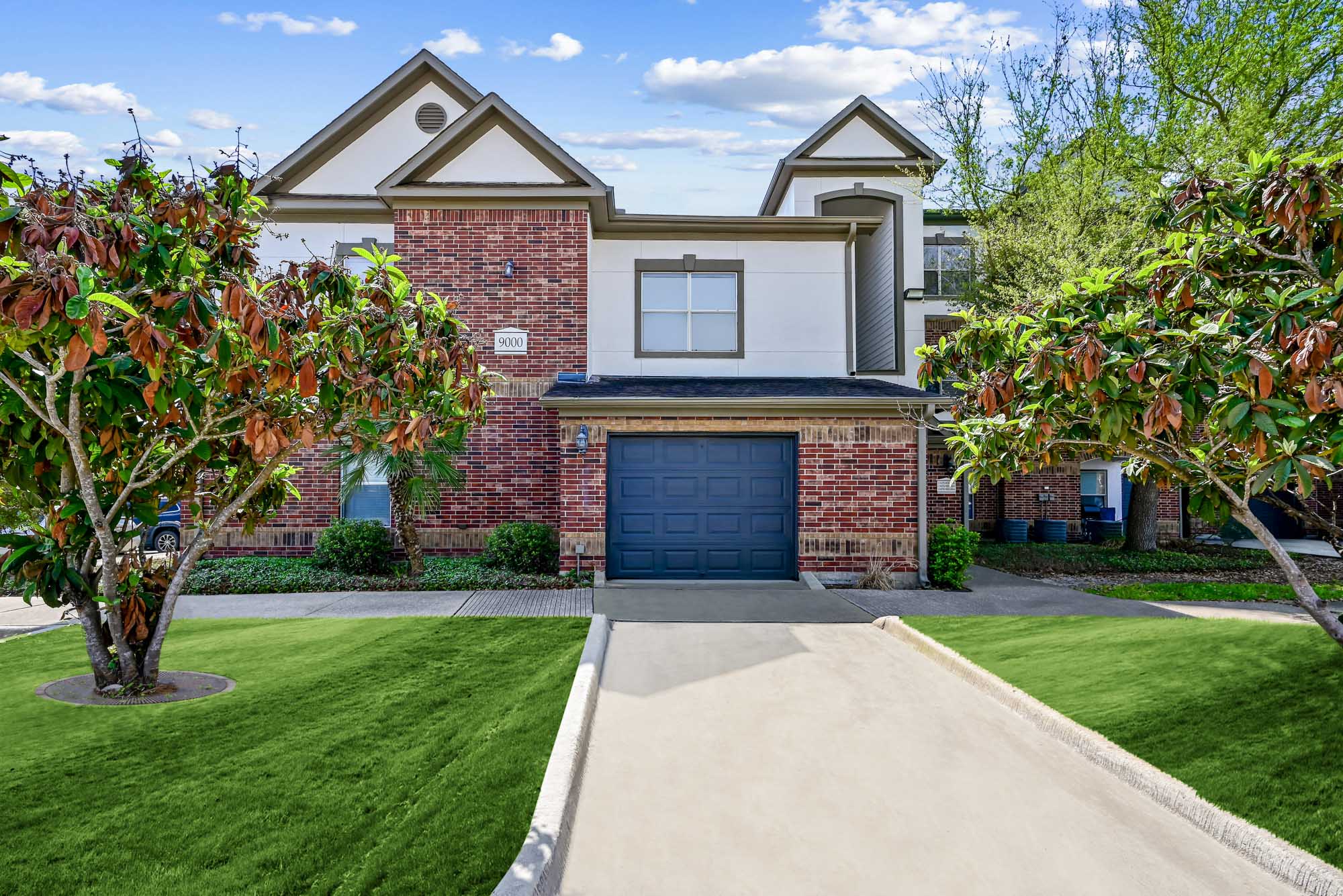 Residences at The Villas at Shadow Creek apartments in Houston, TX.