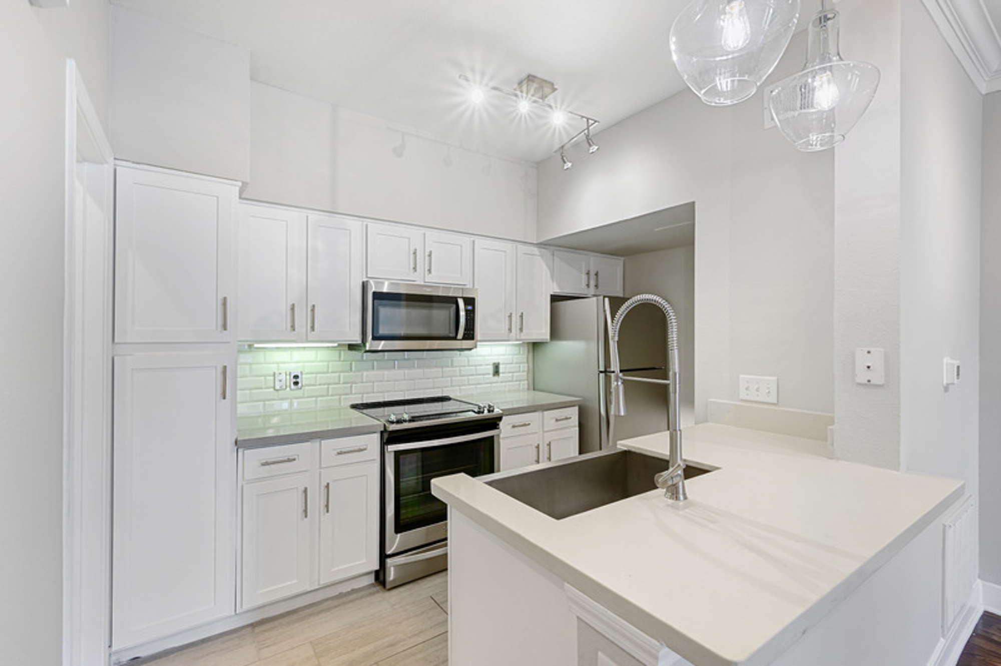 The kitchen in a Village on Memorial townhouse in Houston, TX.