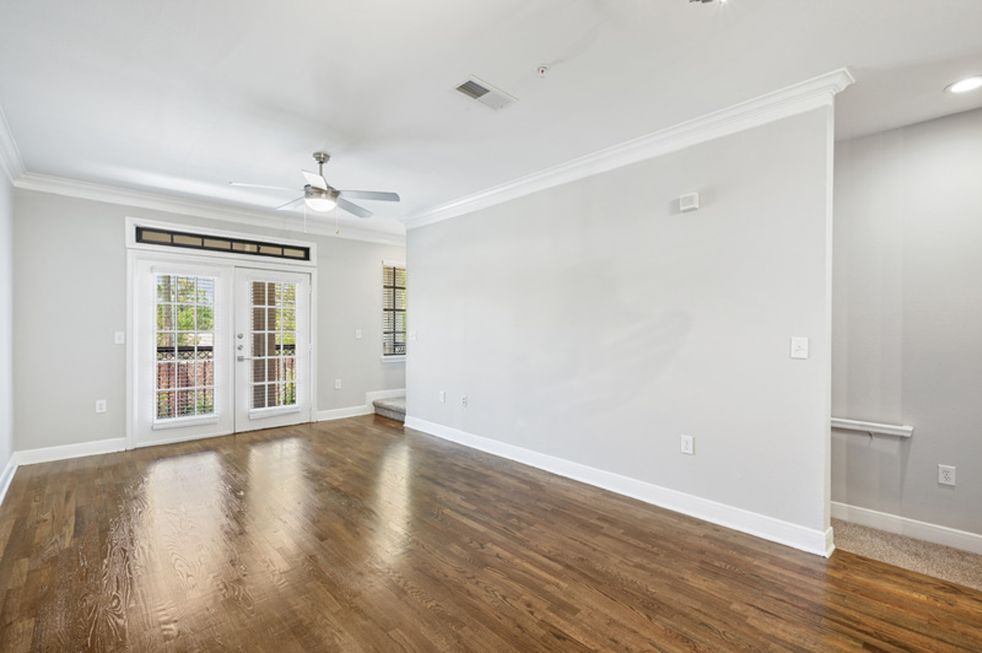 The living area in a Village on Memorial townhouse in Houston, TX.