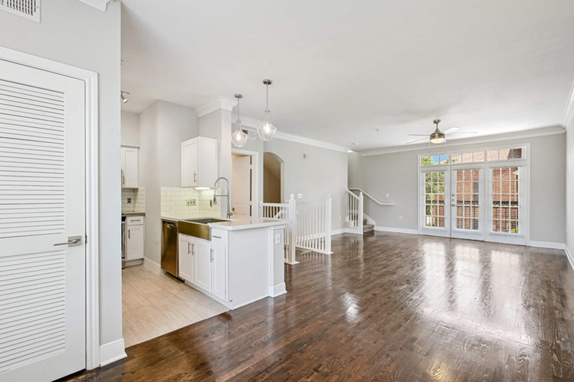 The living area in a Village on Memorial townhouse in Houston, TX.