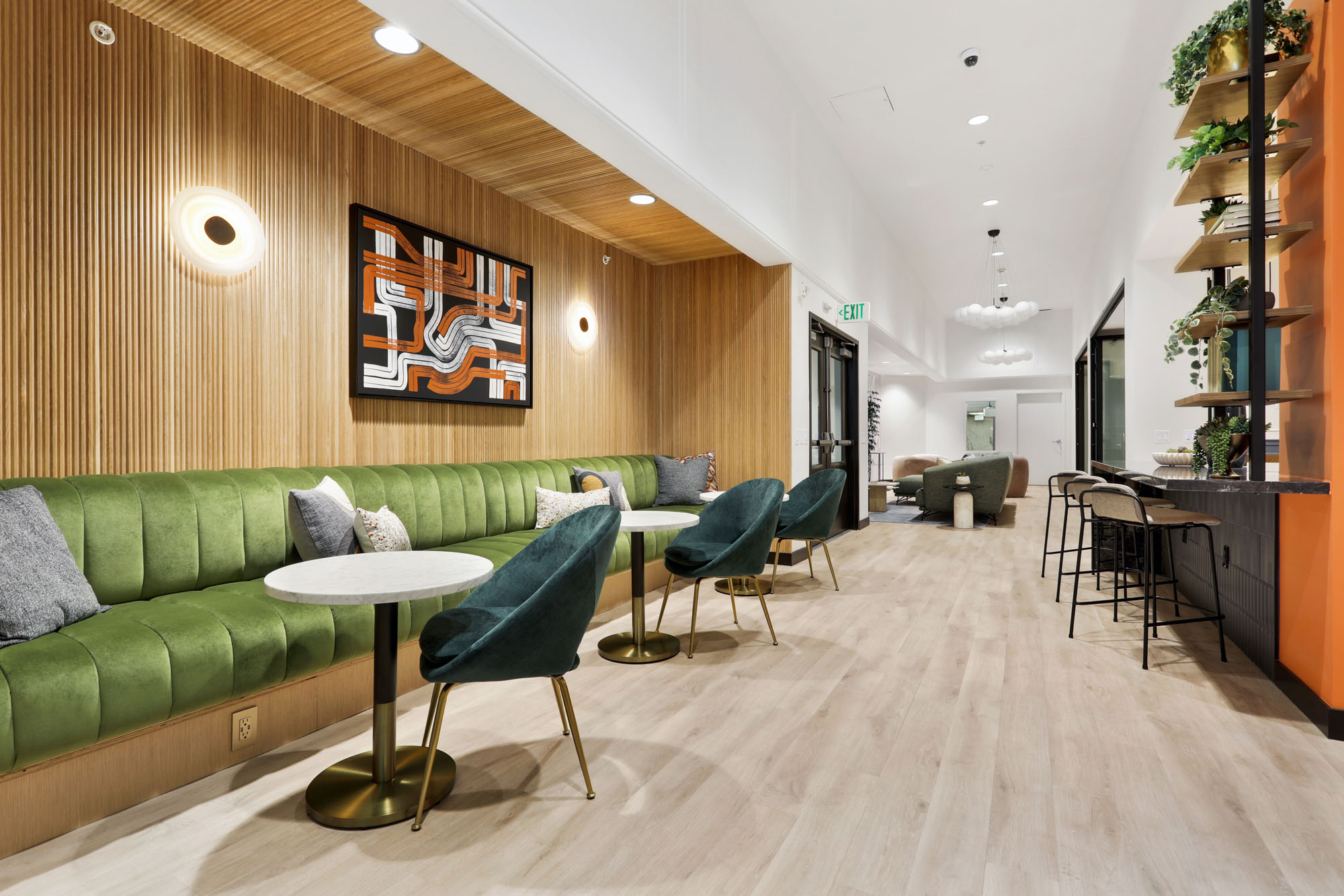 A spacious lounge with booth seating, kitchen island seating and living room seating at Metro 417's modern apartments in downtown LA