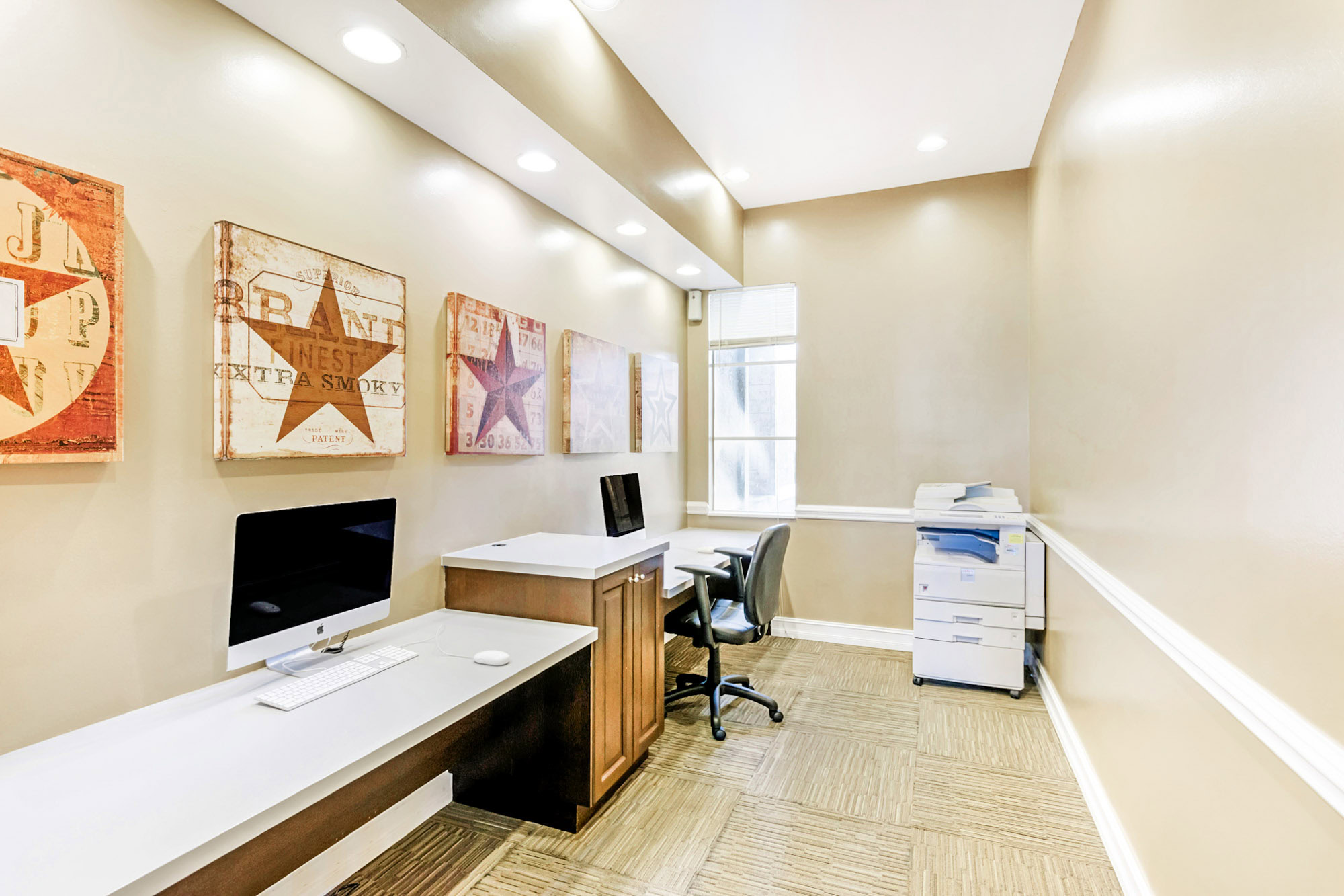 A Mac computer center at Miramar Lake apartments in Fort Lauderdale, FL.