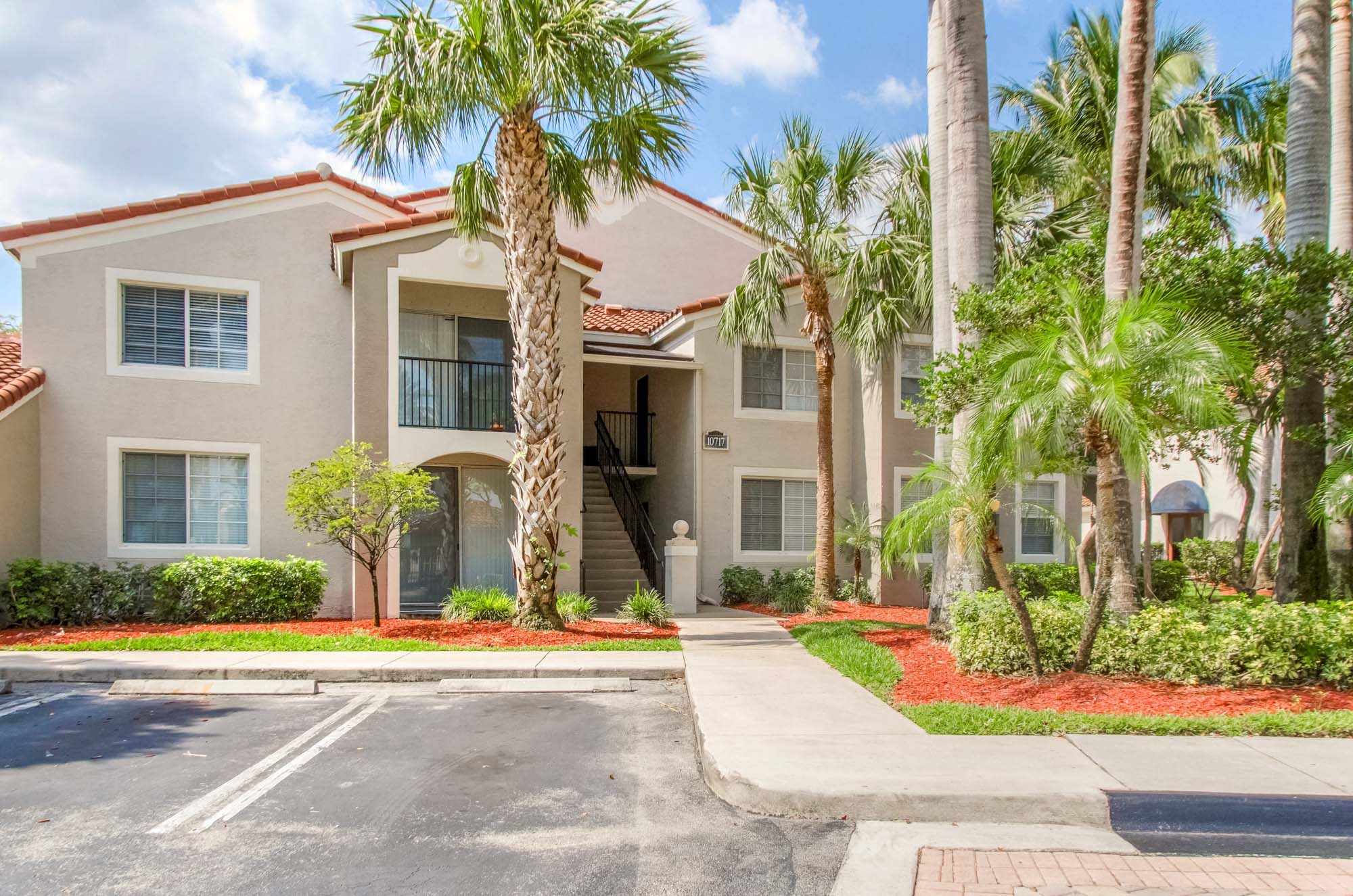 The exterior of an apartment at Miramar Lake in Fort Lauderdale, FL.
