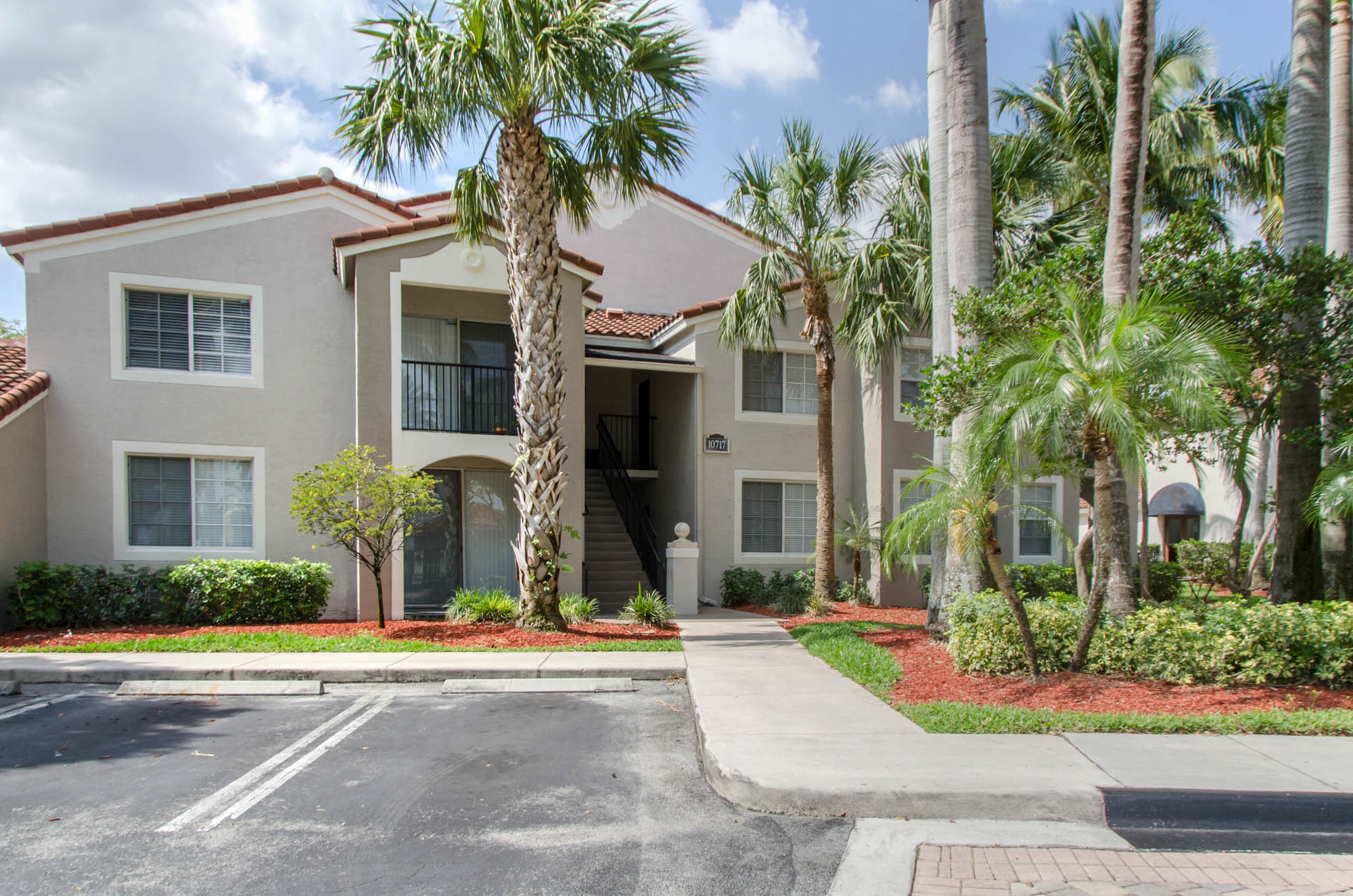 The exterior of a Miramar Lake apartment in Fort Lauderdale, FL.
