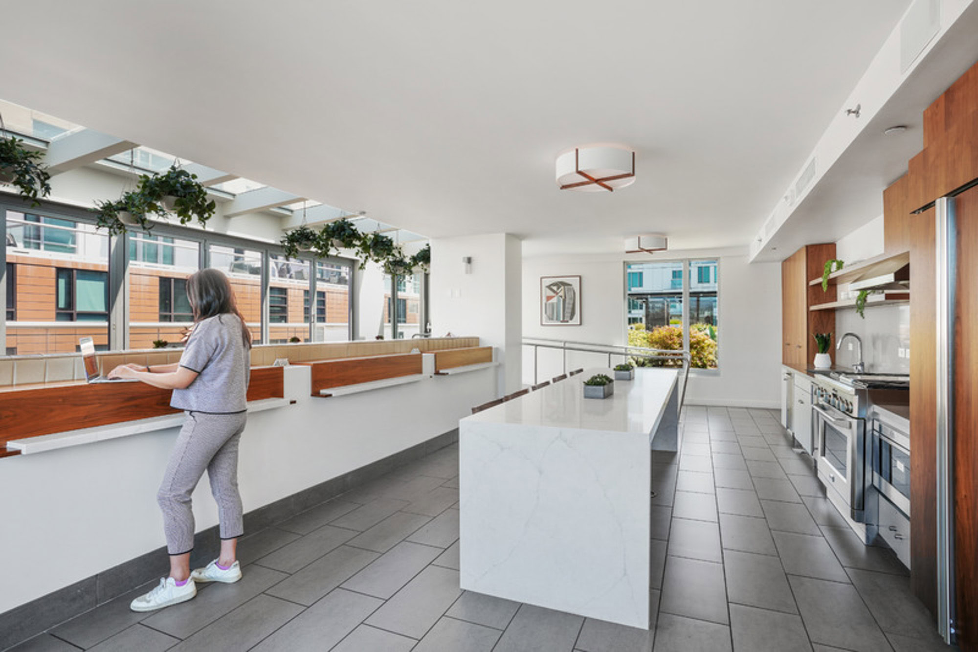 A lounge with work stations and a kitchen space at the Mosso apartments in downtown San Francisco