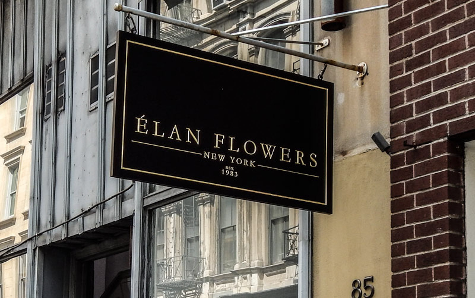 The sign for Elan Flowers by 111 Worth apartments in New York, NY.