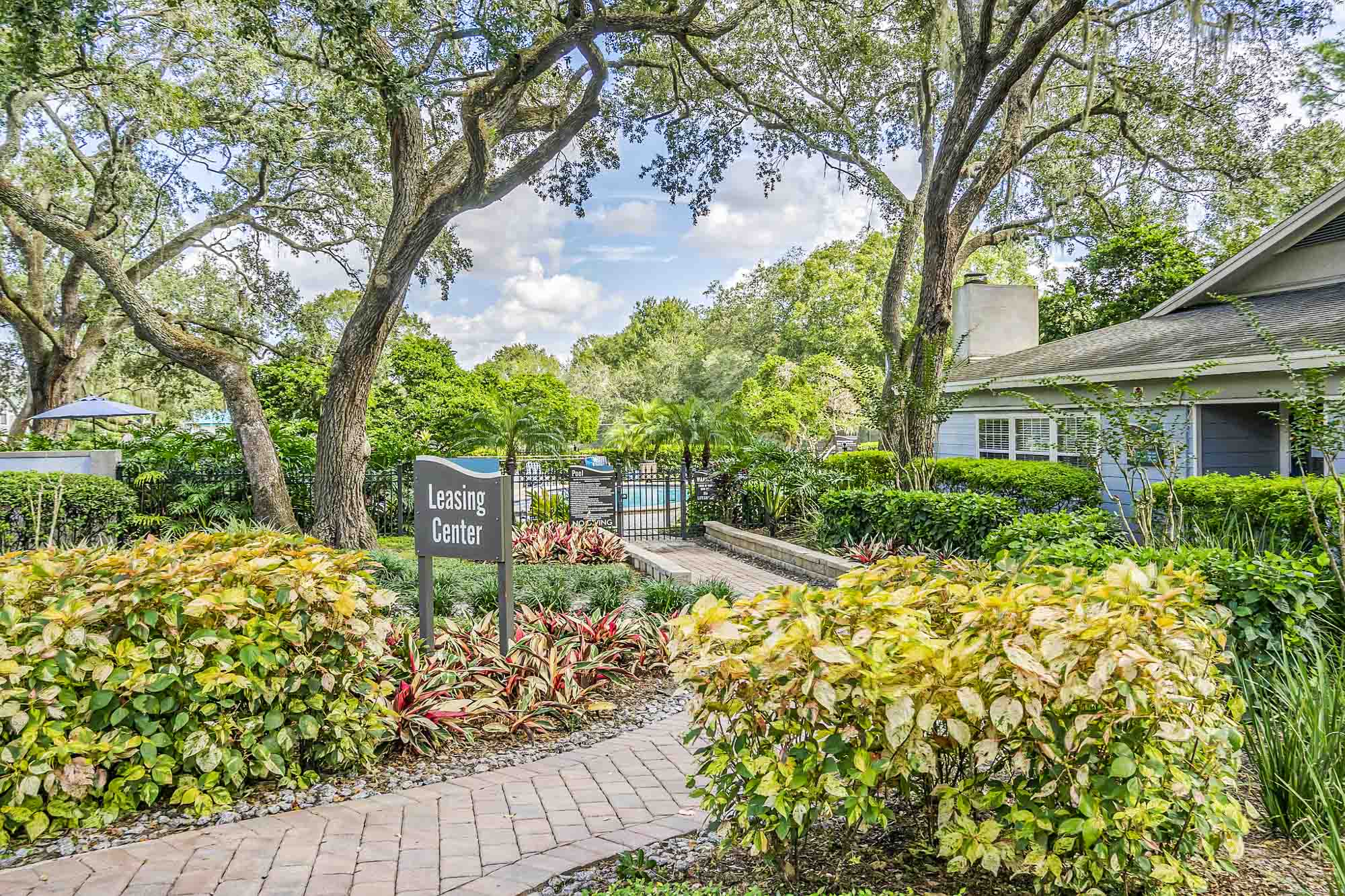 A path leading to the leasing center at Oak Ramble apartments in Tampa, FL.