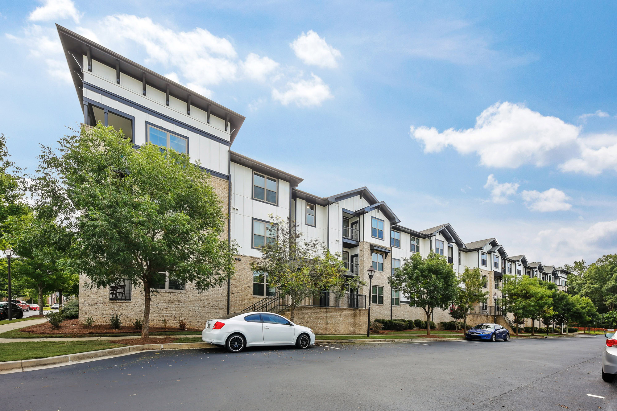 The exterior for the three story Park 9 apartments in Woodstock, GA