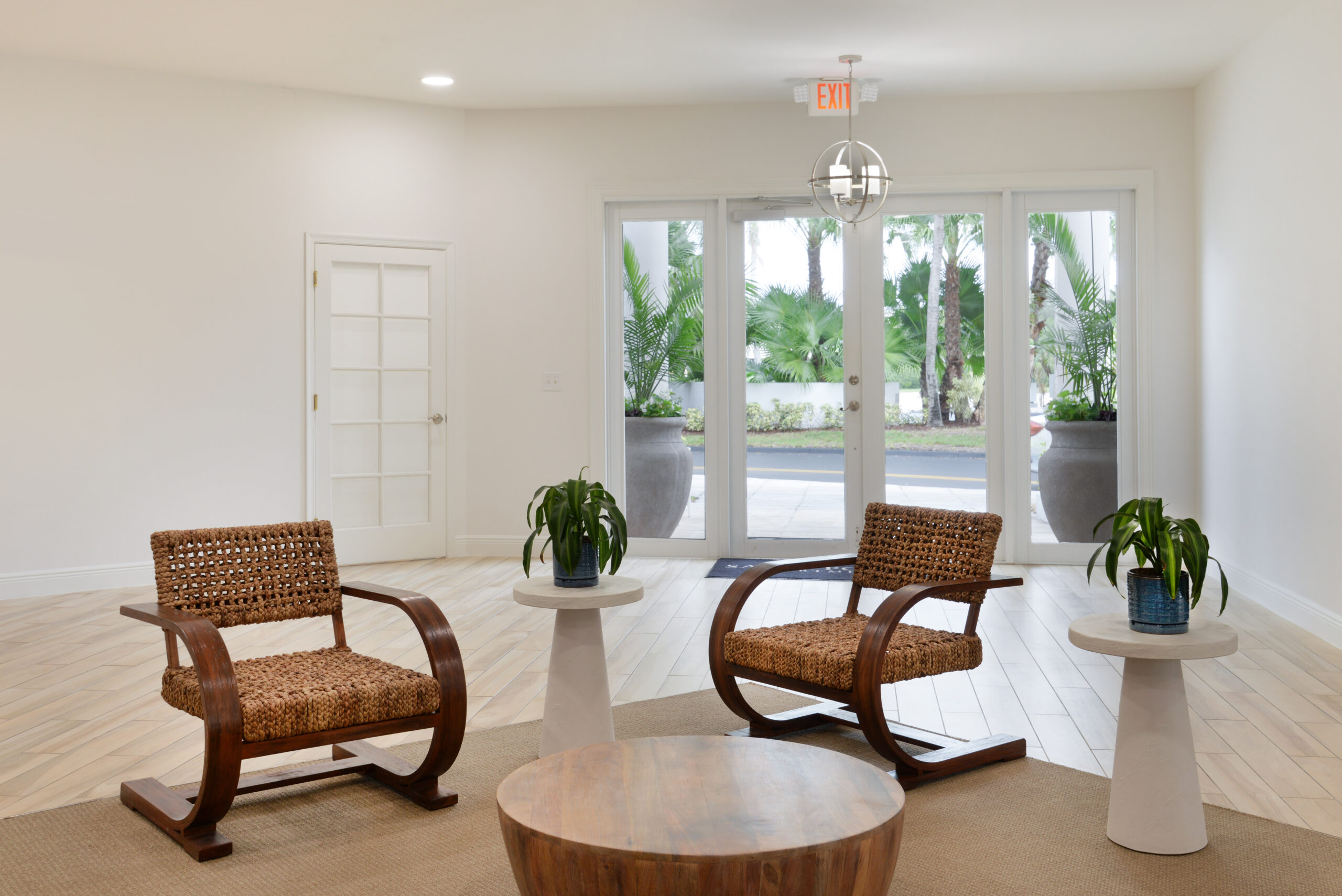 The lounge at Sabal Pointe apartments in South Florida