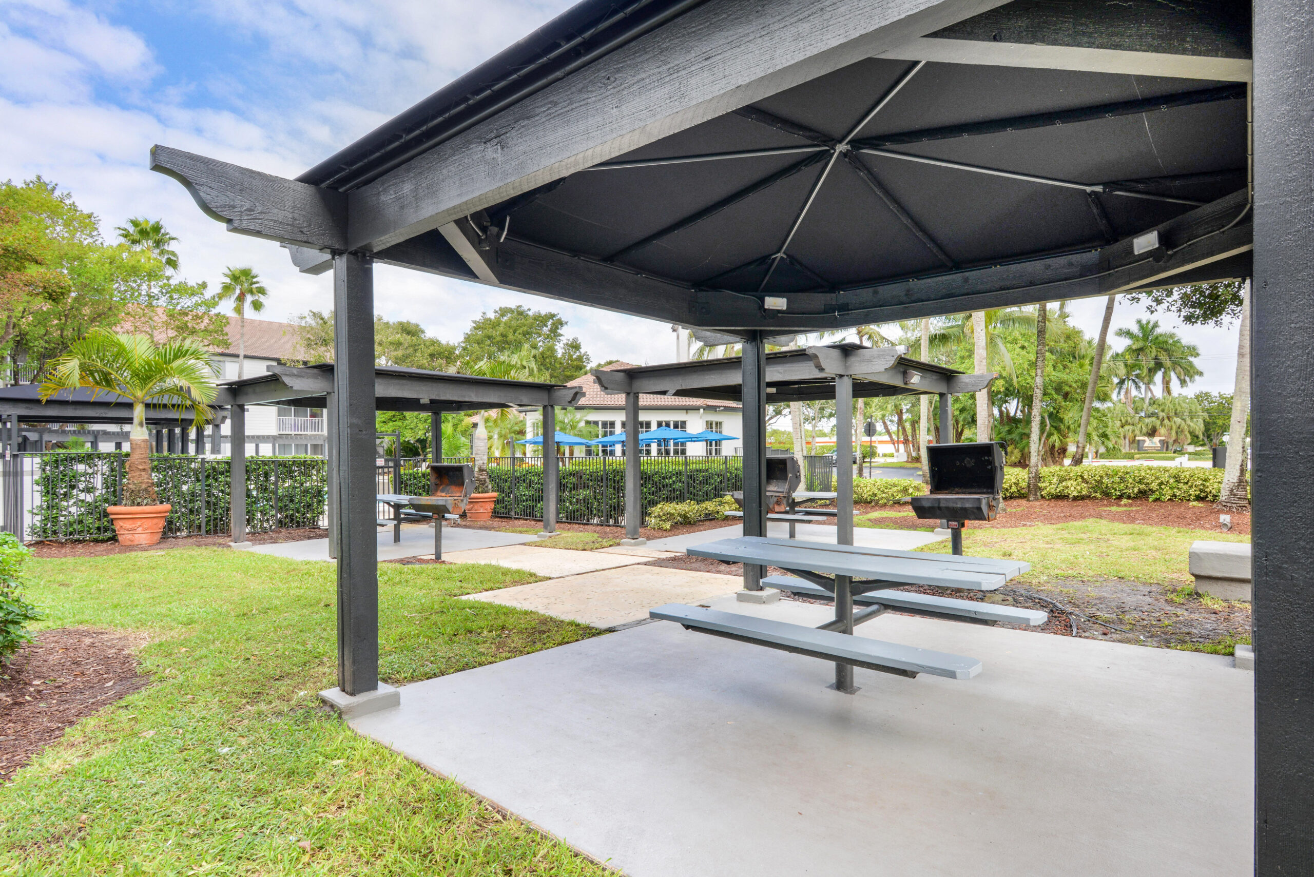 The picnic area at Sabal Pointe apartments in South Florida
