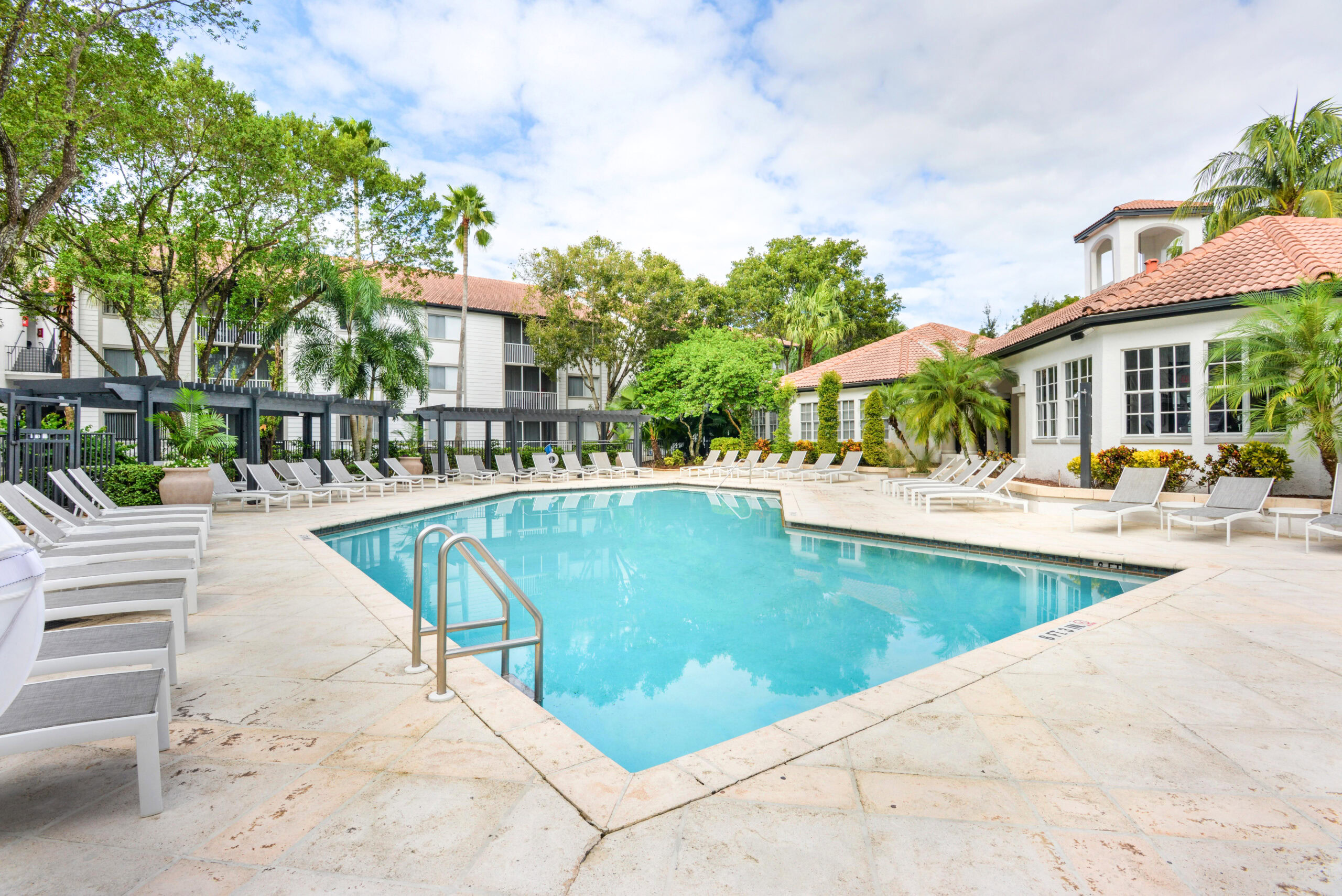 The pool at Sabal Pointe apartments in South Florida