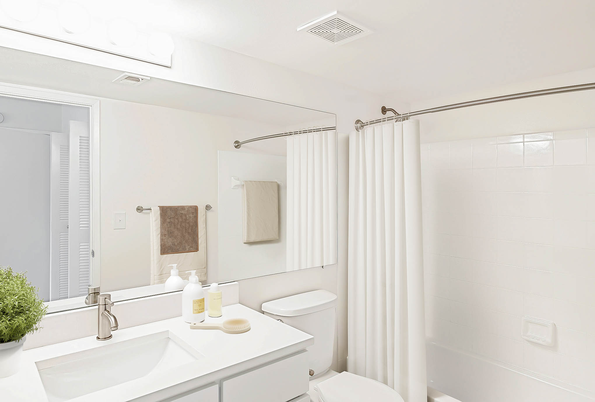 A bathroom at Sabal Pointe apartments in South Florida