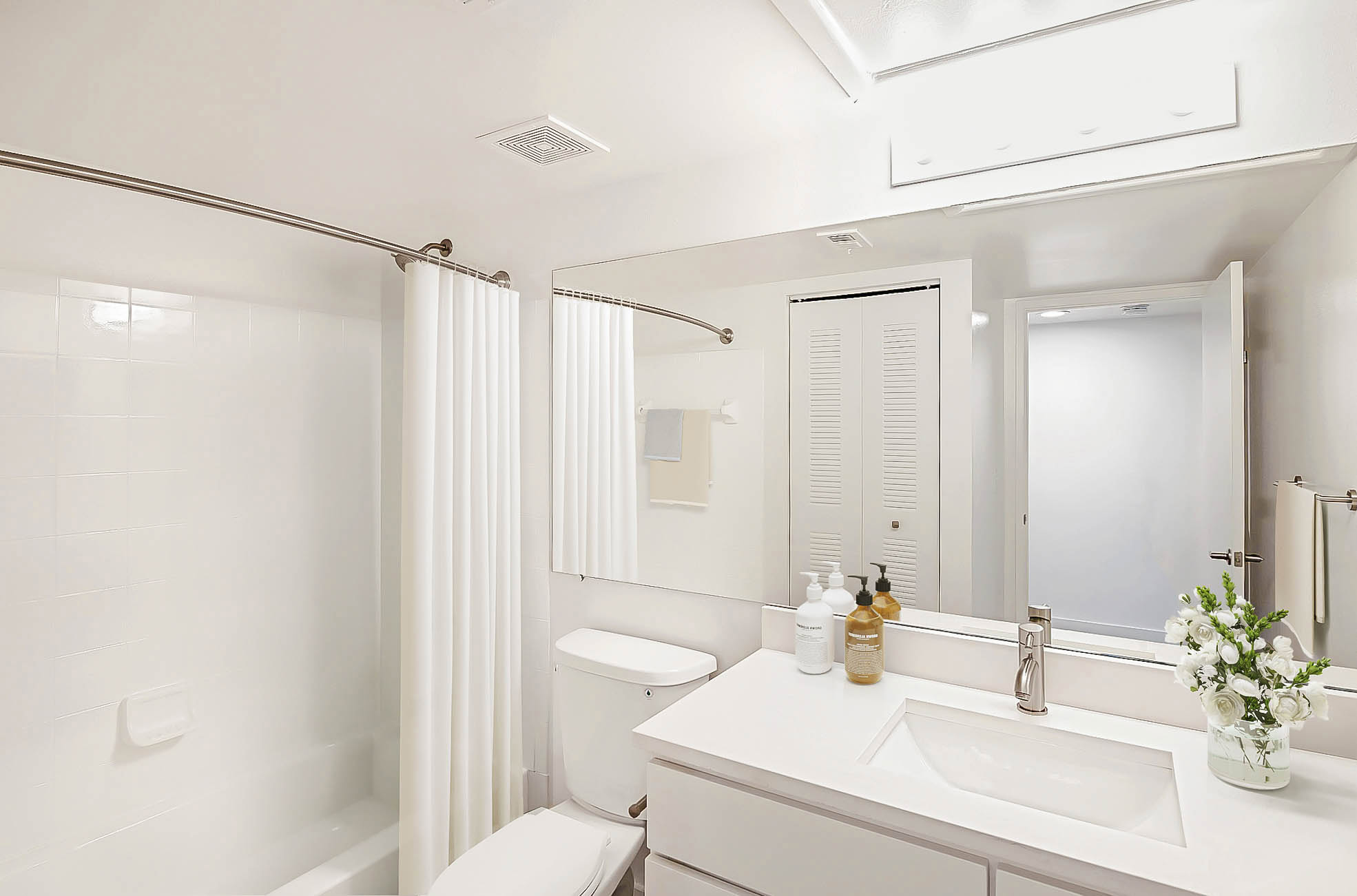 A bathroom at Sabal Pointe apartments in South Florida