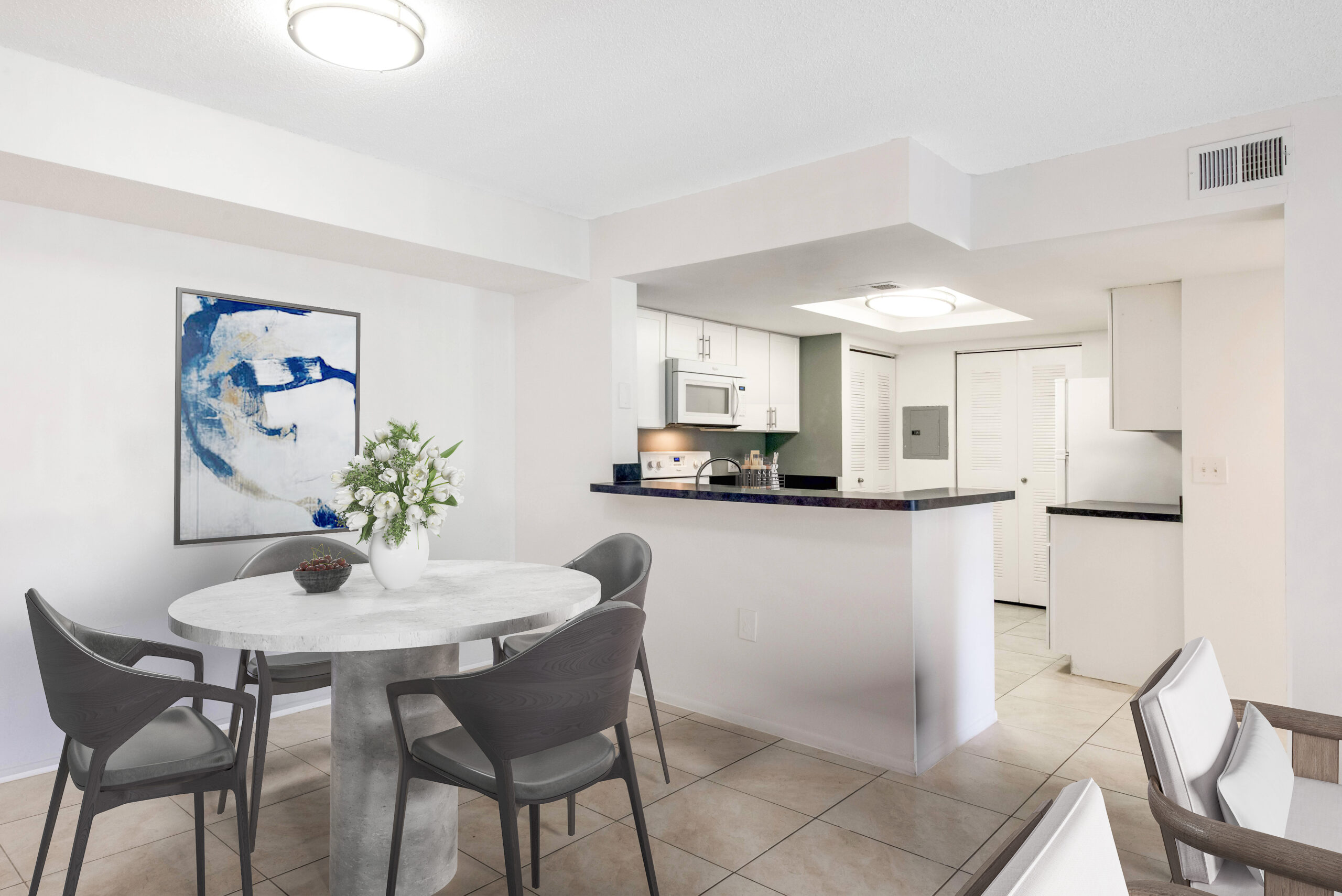 A dining area at Sabal Pointe apartments in South Florida