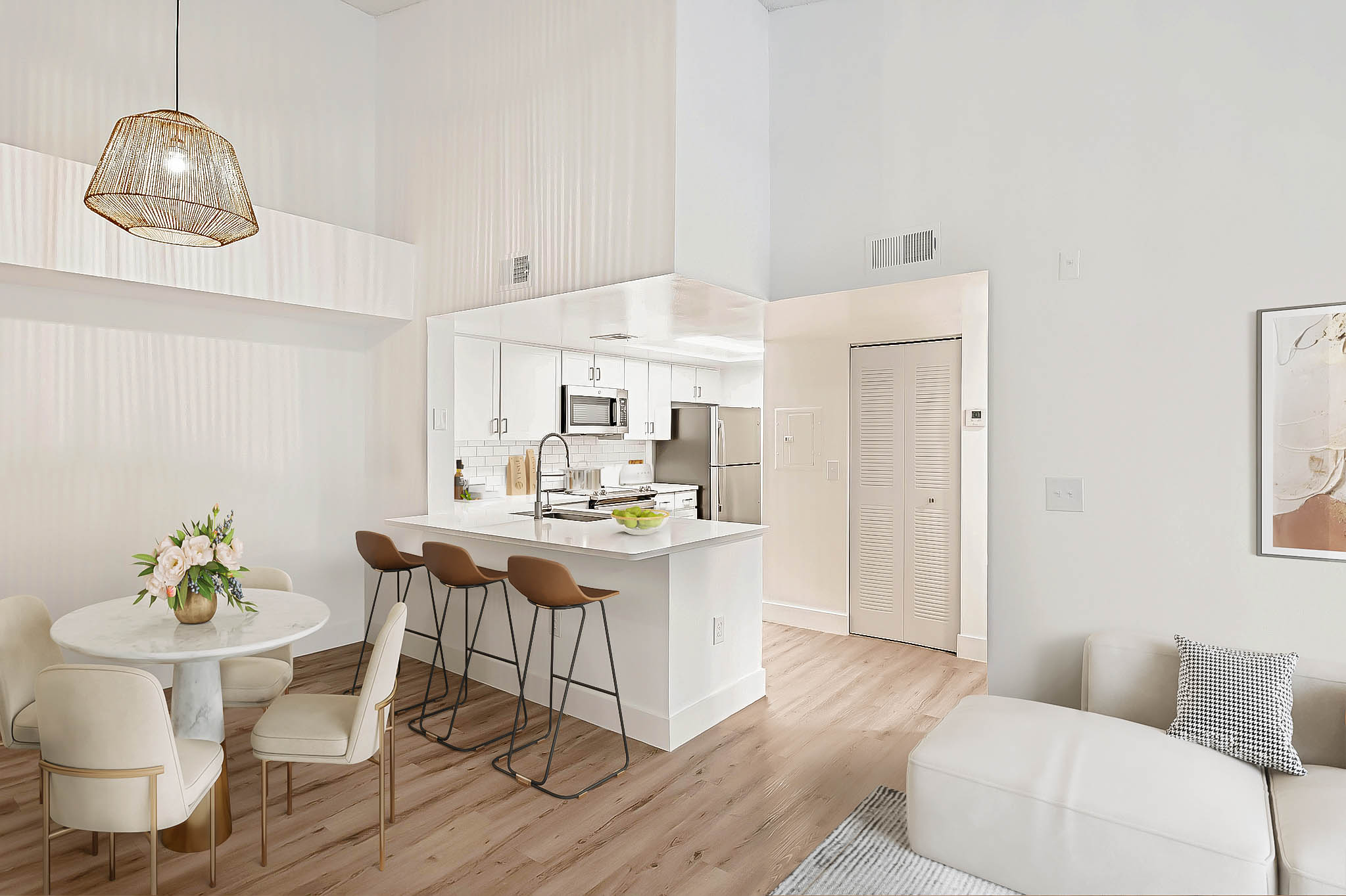 A dining area at Sabal Pointe apartments in South Florida