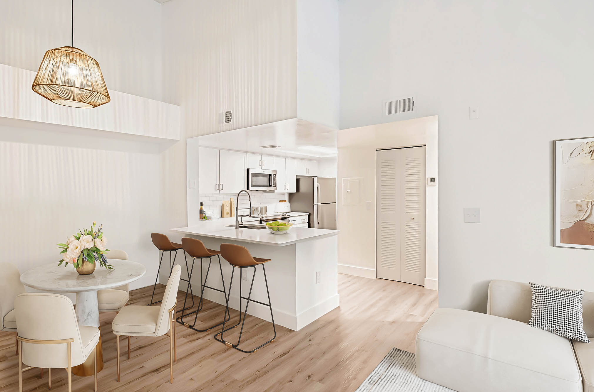 A dining area at Sabal Pointe apartments in South Florida