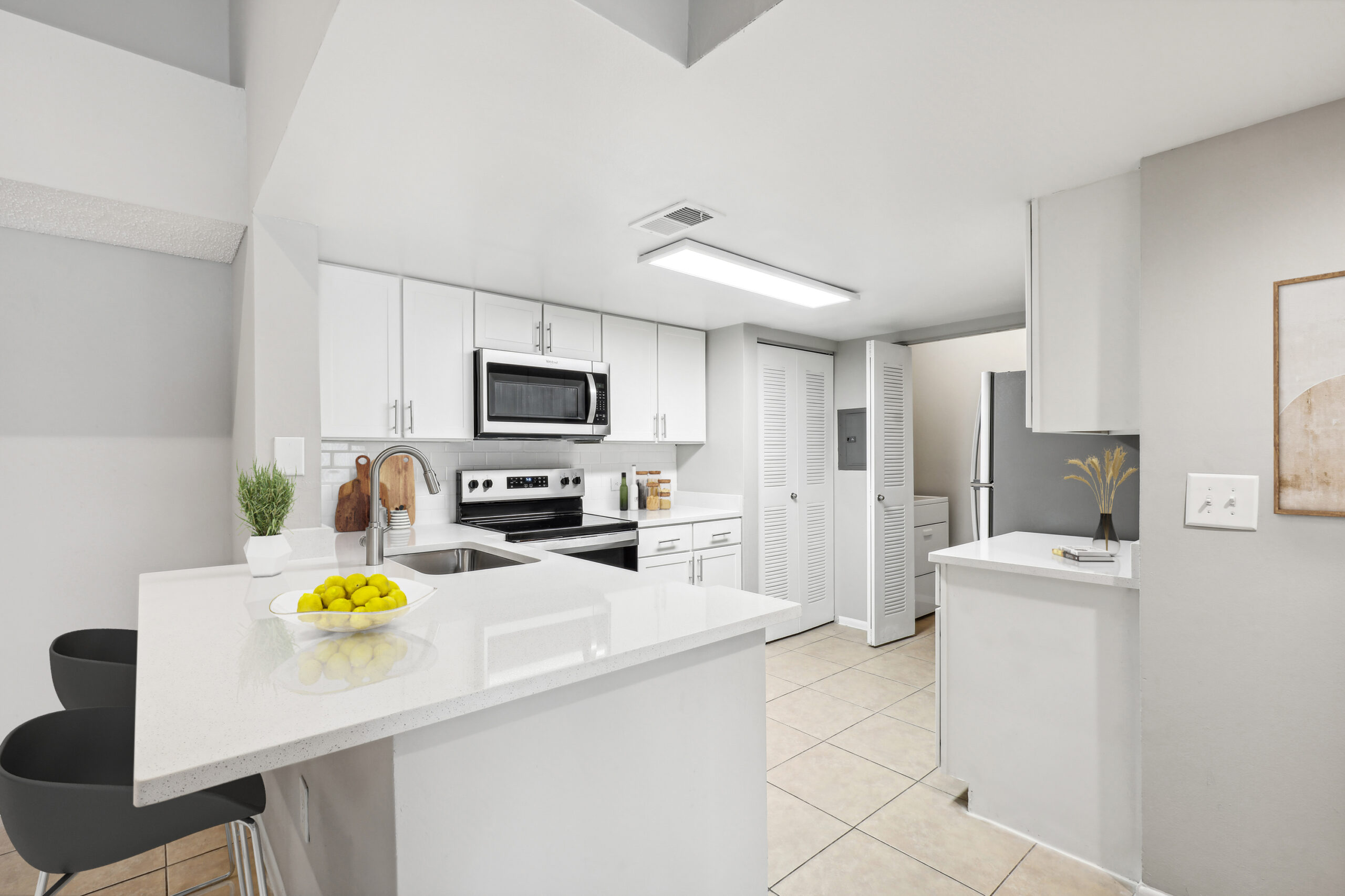 A kitchen at Sabal Pointe apartments in South Florida