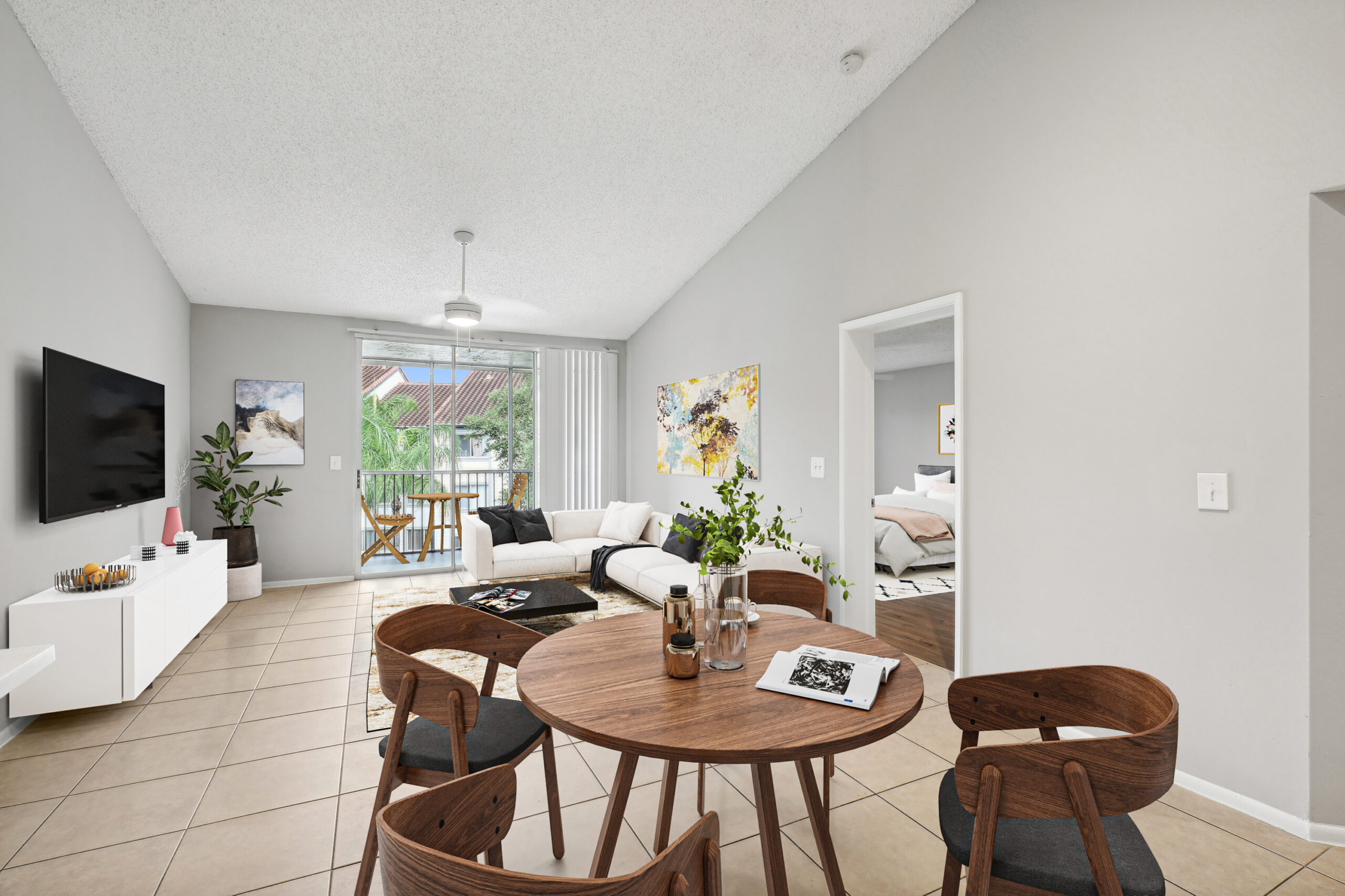A dining area in a Sabal Pointe apartments for rent in Coral Springs, Florida