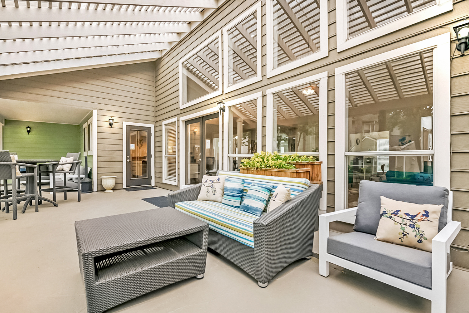 The covered veranda at Brookwood Club apartments in Jacksonville, FL.