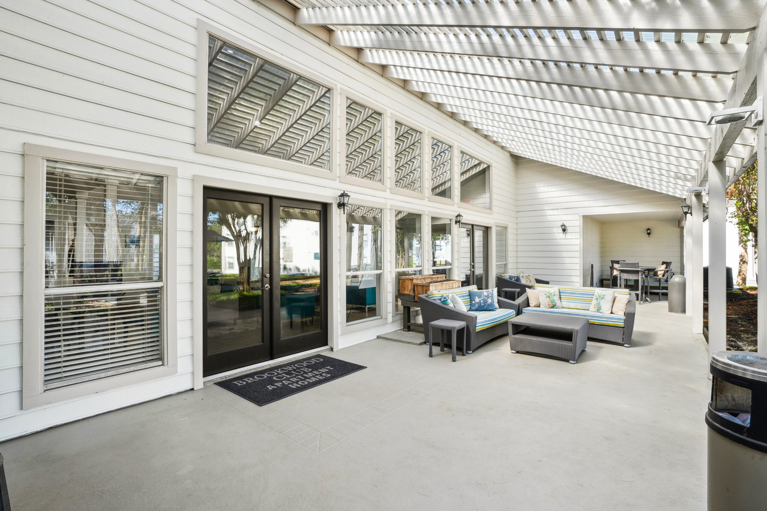 The covered veranda at Brookwood Club apartments in Jacksonville, FL.