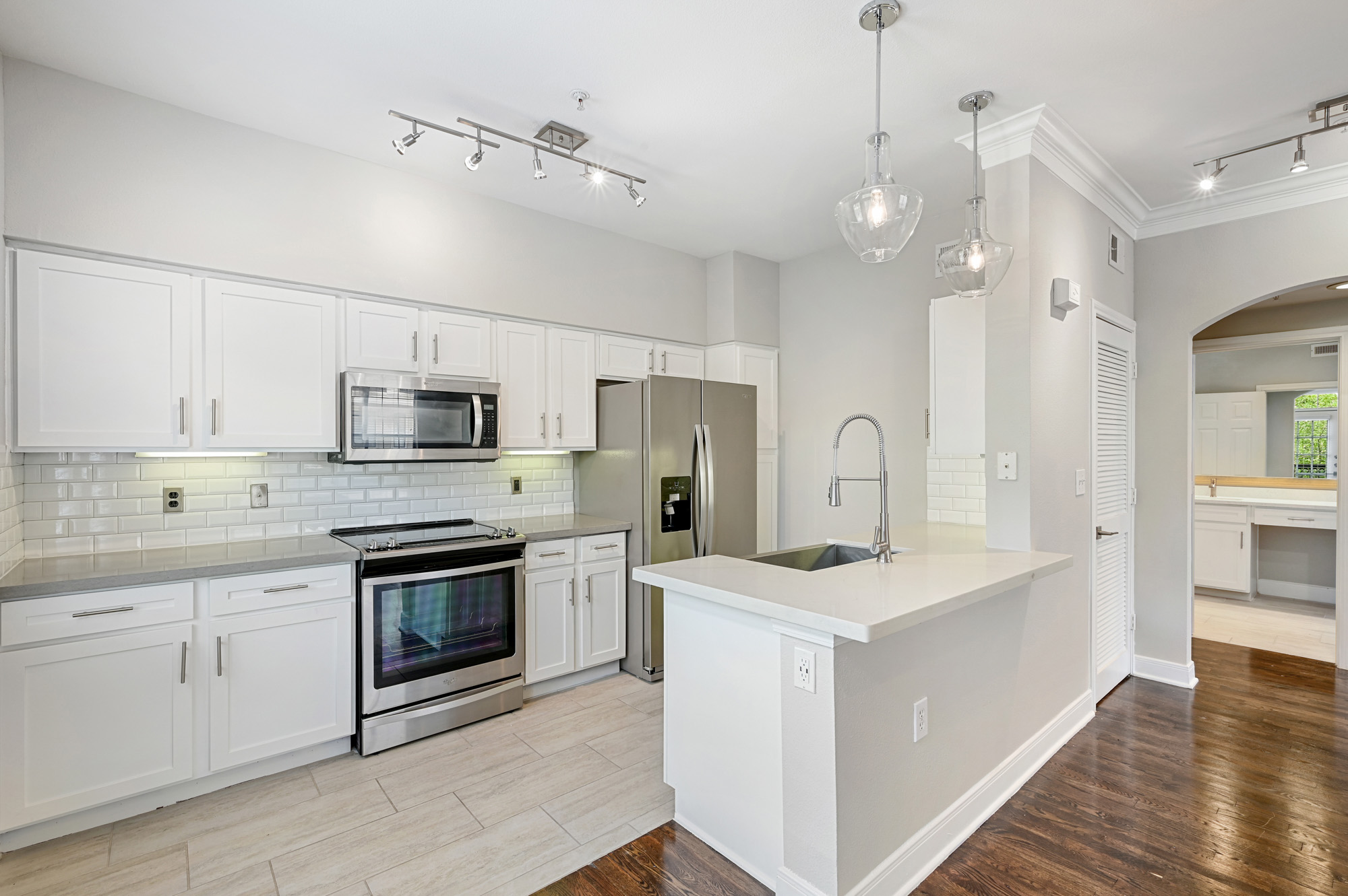 The kitchen in a Village on Memorial townhouse in Houston, TX.