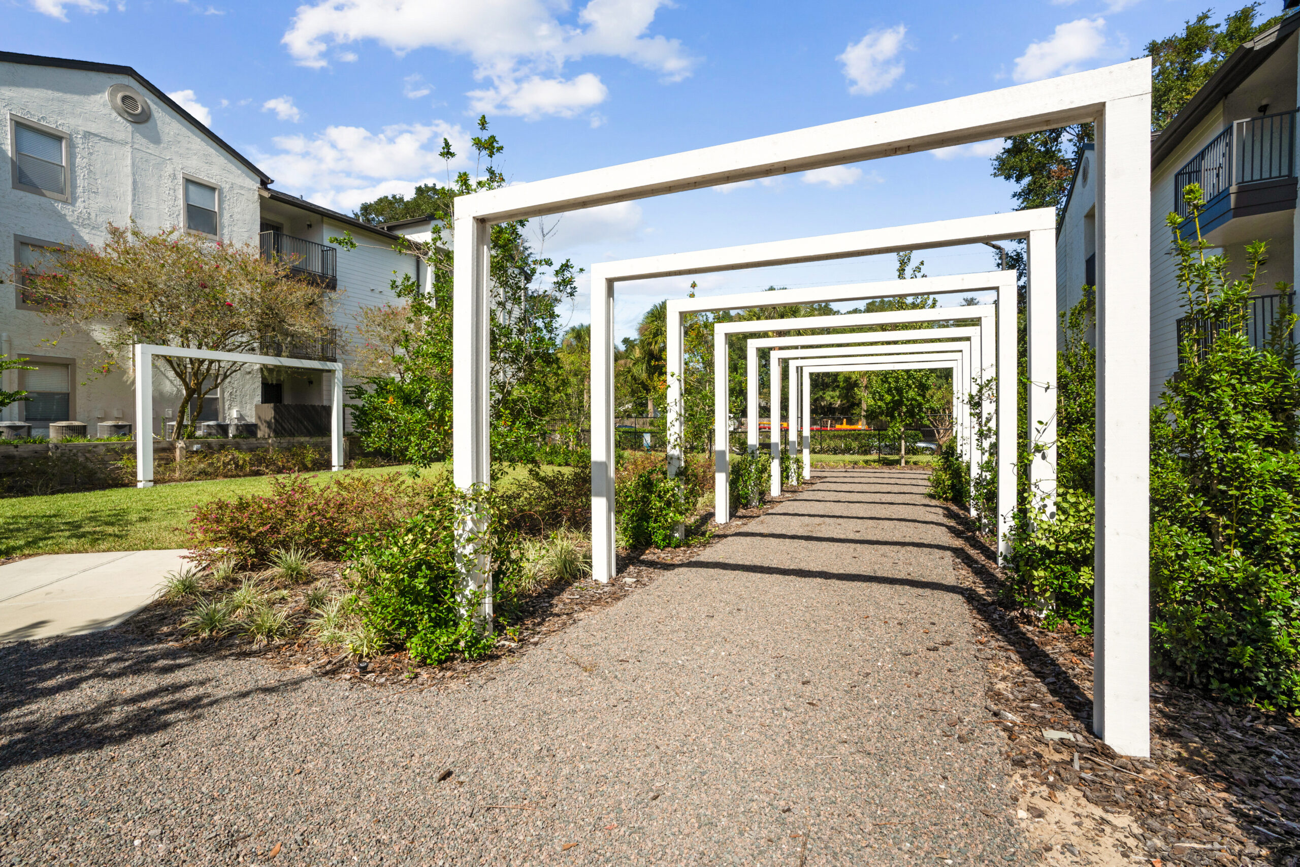 The lawn at Brookwood Club apartments in Jacksonville, FL.