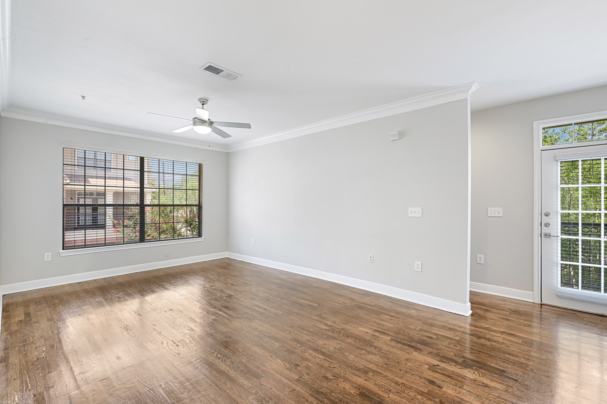 The living area in a Village on Memorial townhouse in Houston, TX.