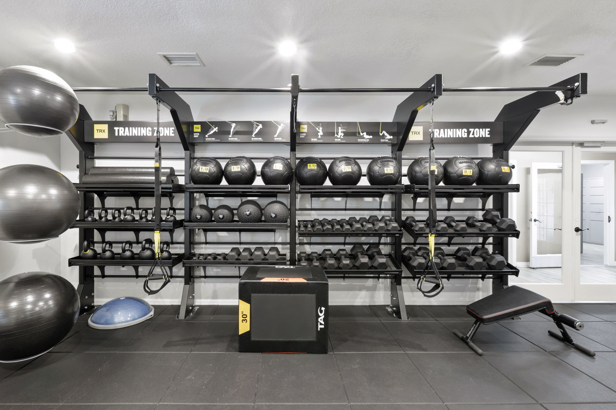 The interior of the fitness center at Oak Ramble apartments in Tampa, FL.