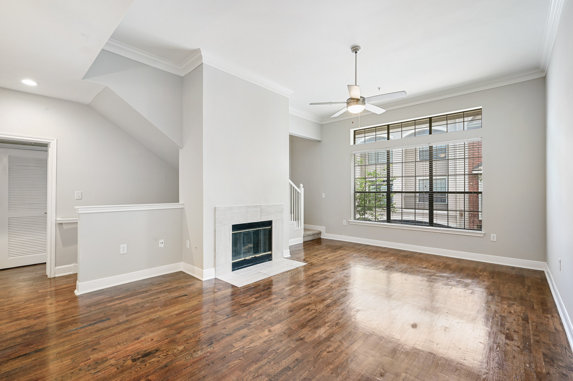 The living area in a Village on Memorial townhouse in Houston, TX.