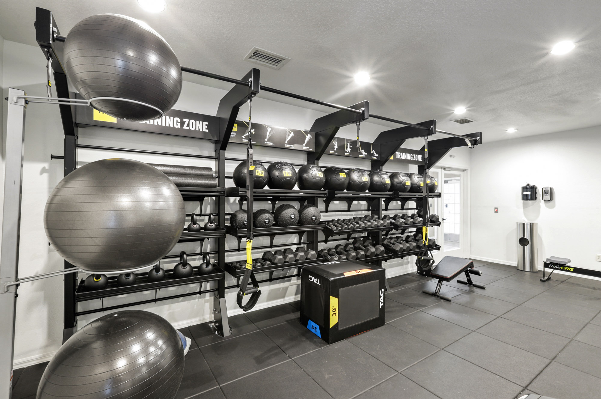 The interior of the fitness center at Oak Ramble apartments in Tampa, FL.