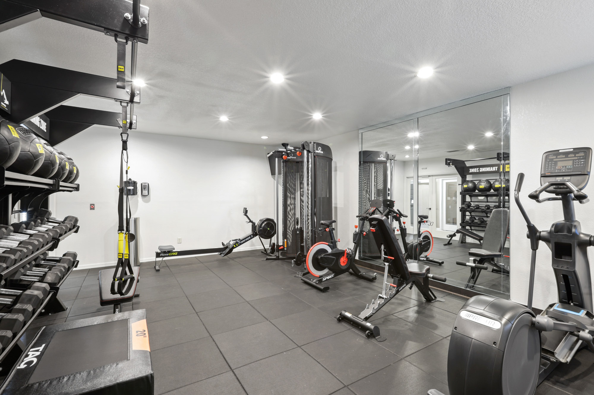 The interior of the fitness center at Oak Ramble apartments in Tampa, FL.