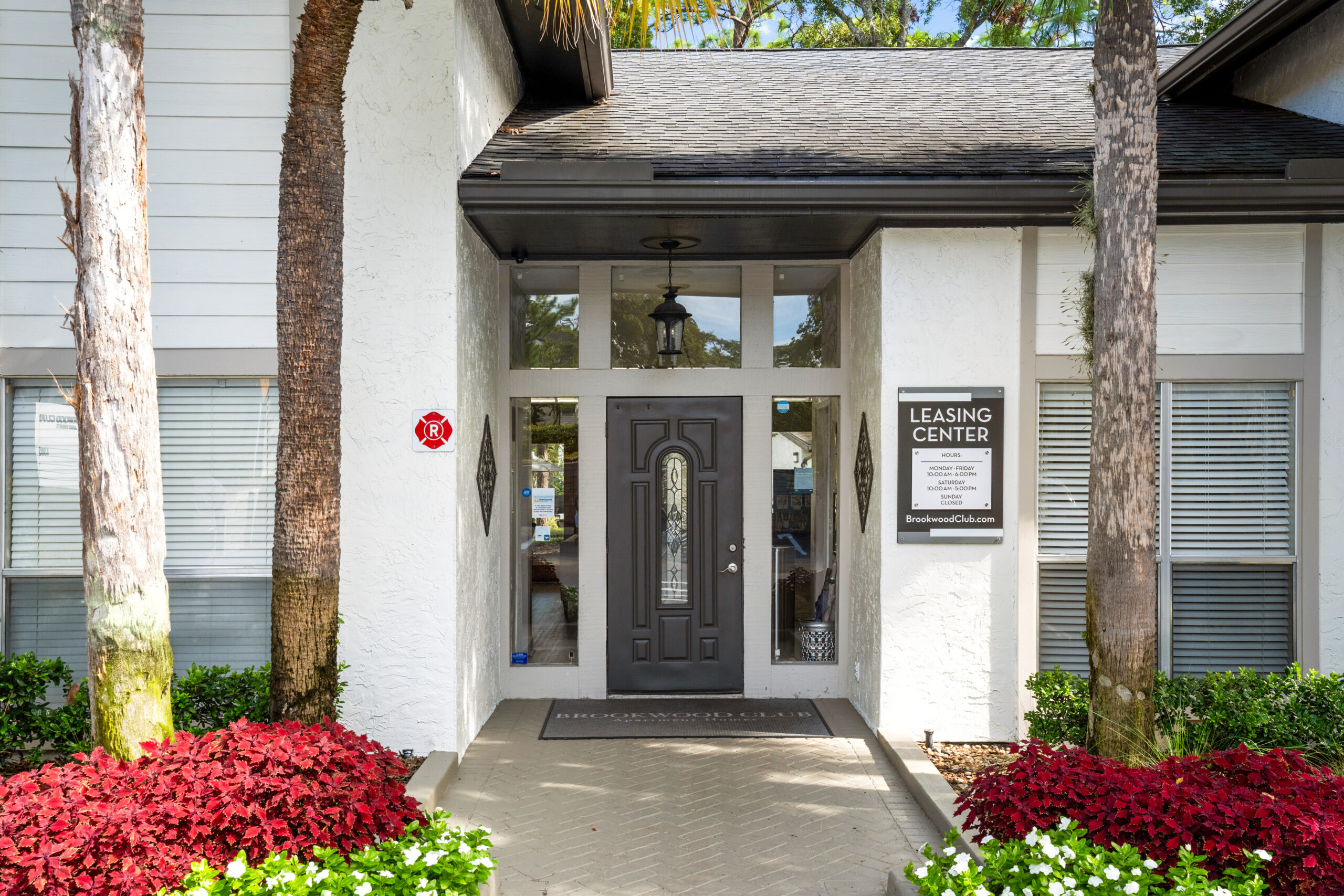 The leasing center at Brookwood Club apartments in Jacksonville, FL.