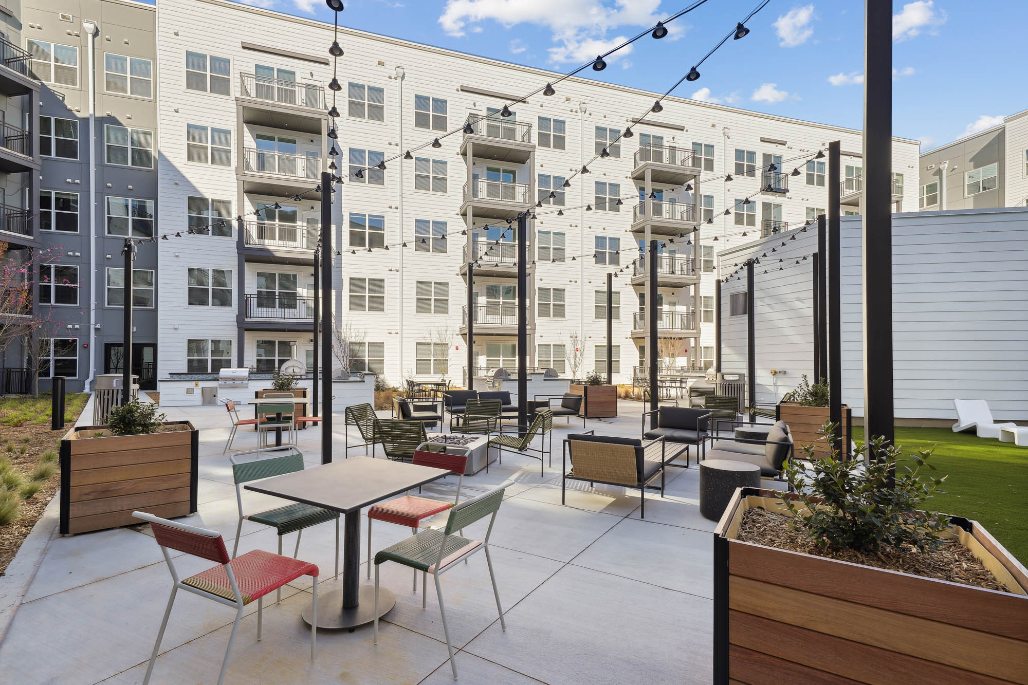 An outdoor terrace lounge at Tallulah apartments in Cumberland, Georgia.