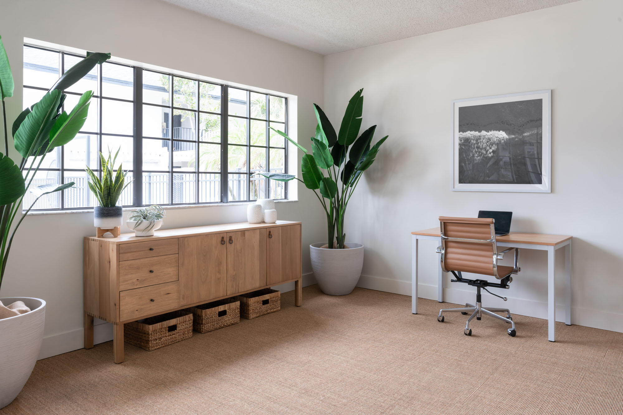 The communal work space at The Reserve at Ashley Lake apartments for rent in Boynton Beach