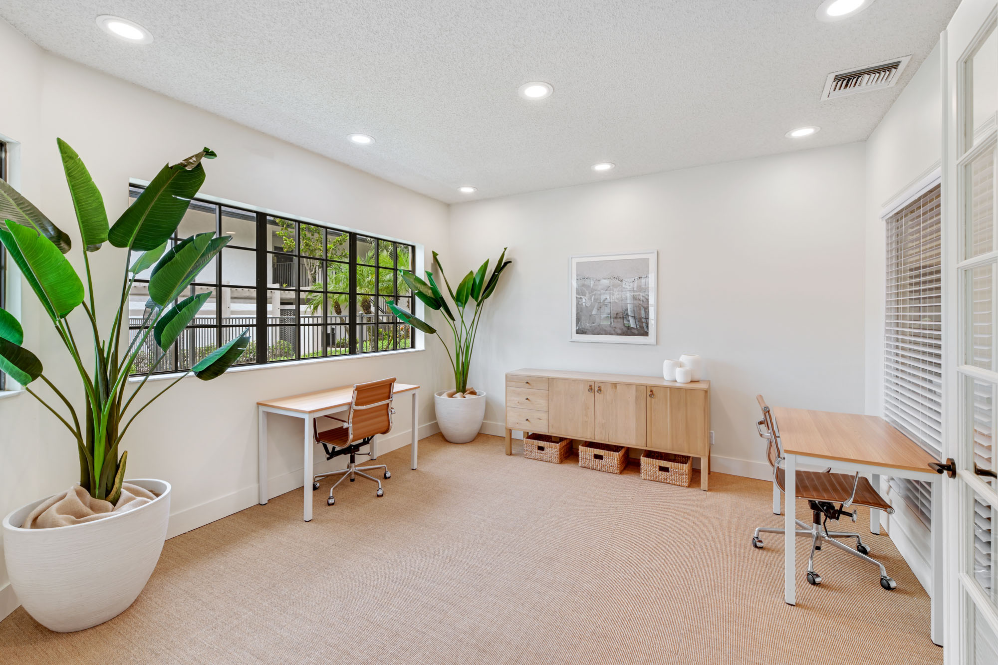 The communal work space at The Reserve at Ashley Lake apartments for rent in Boynton Beach