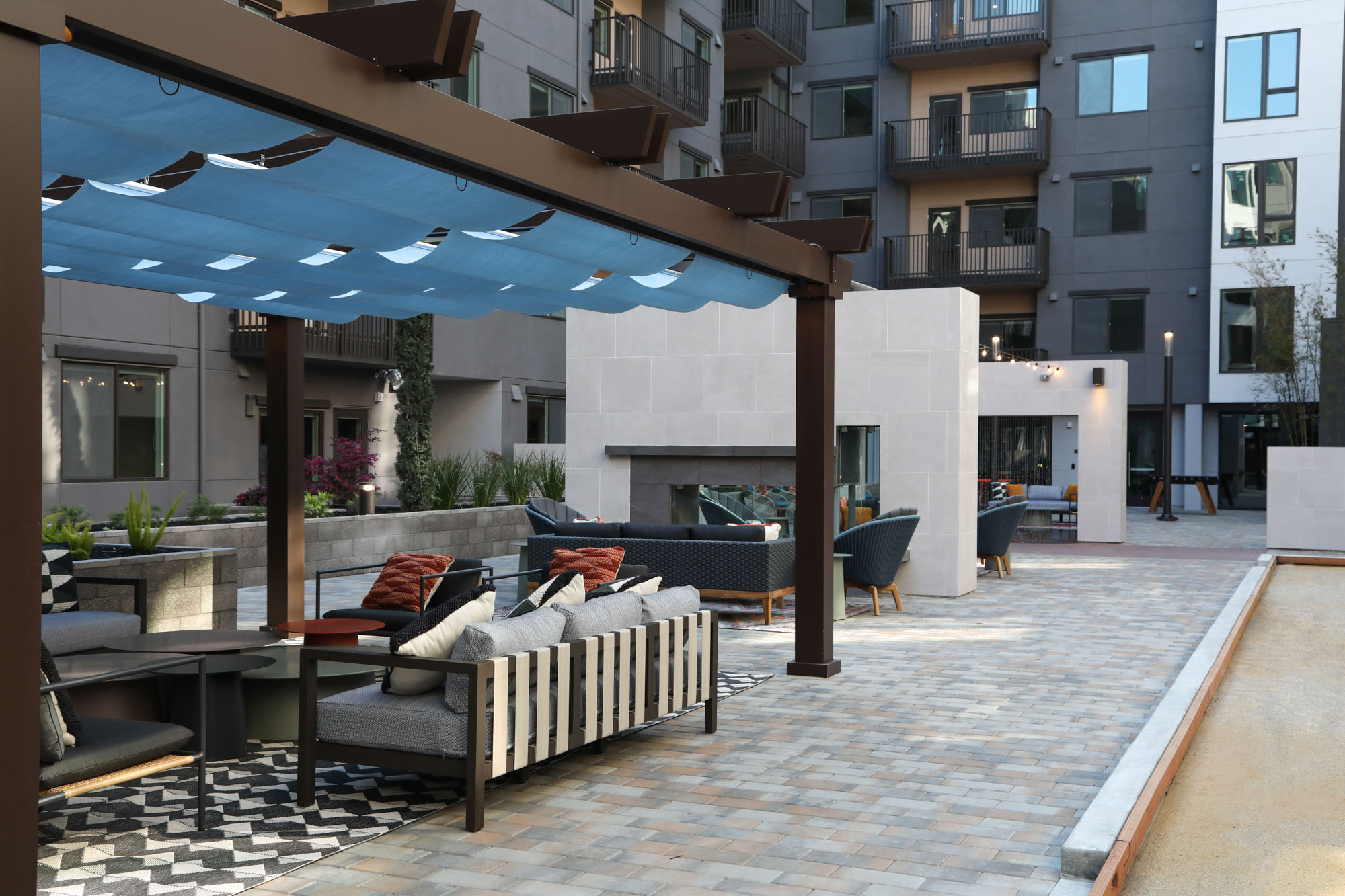 An outdoor shaded lounge area in the courtyard of the Webster Eleven apartments in downtown Oakland