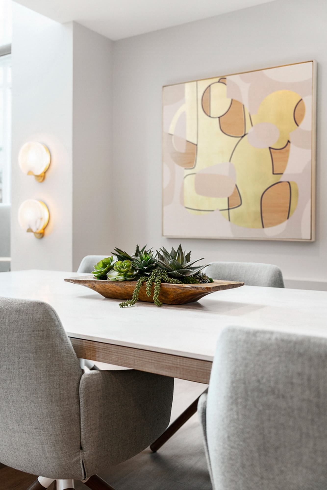 Decorative table at Vantage Pointe apartments in San Diego, CA