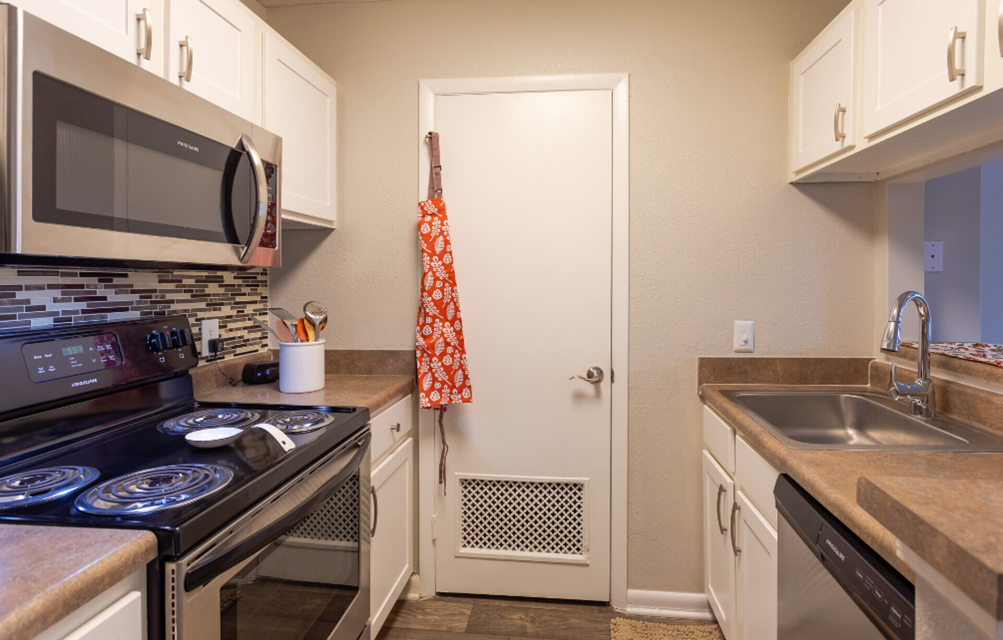 An apartment kitchen at Lynn Lake apartments in Raleigh, NC.