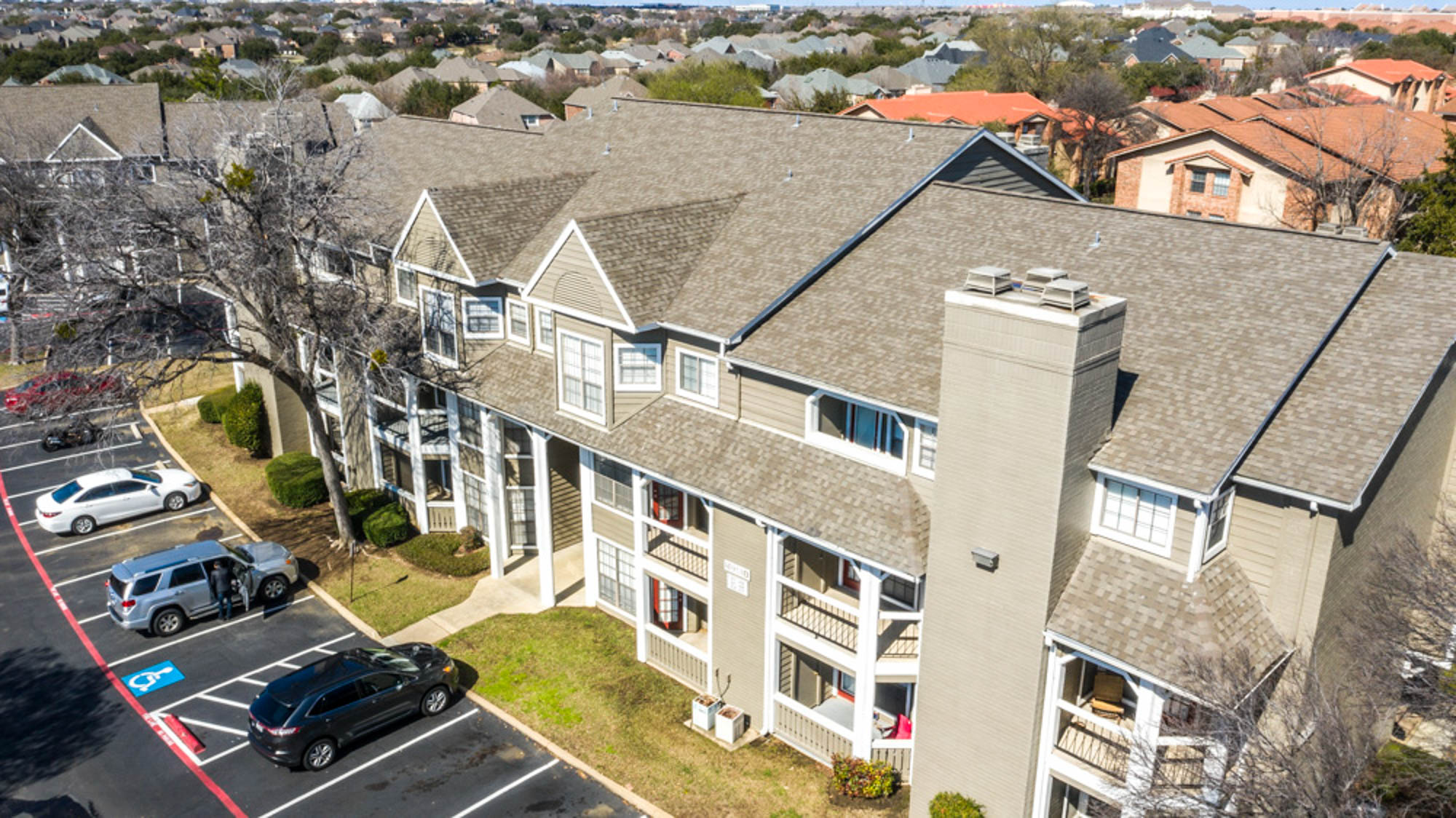 The exterior of The Arbors of Las Colinas in Irving, Texas.