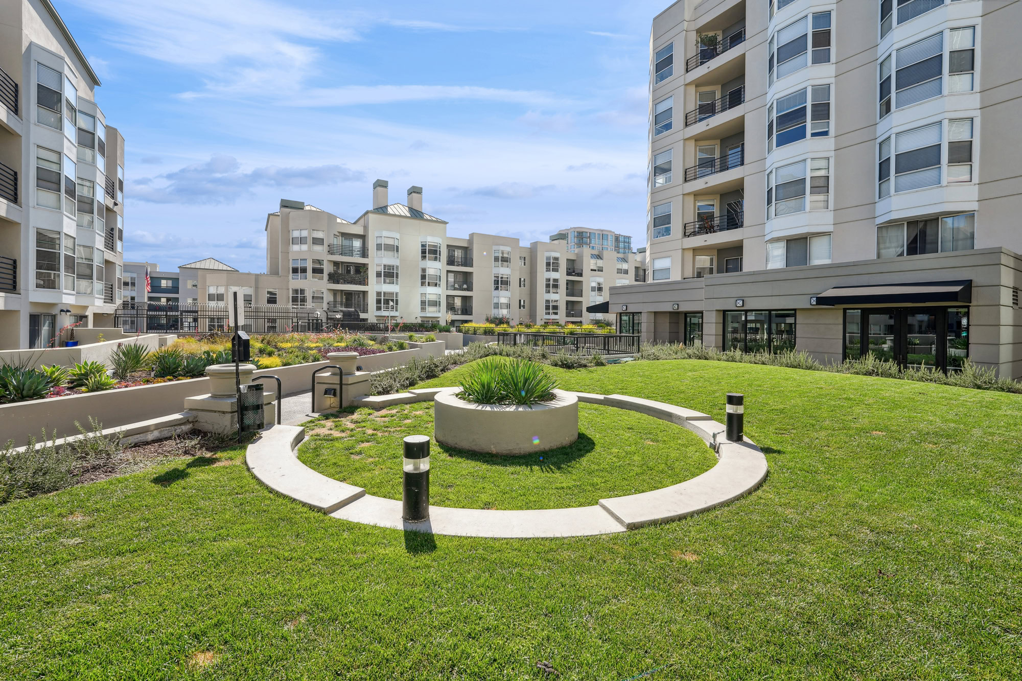 A green space at the center of Bayside Villages modern apartments in downtown San Francisco 