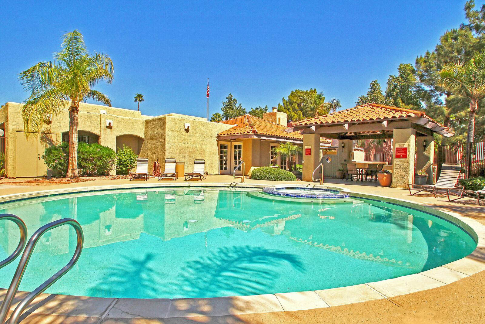 The resort-style pool at the Archives at Hidden Creek apartments in Chandler, AZ.