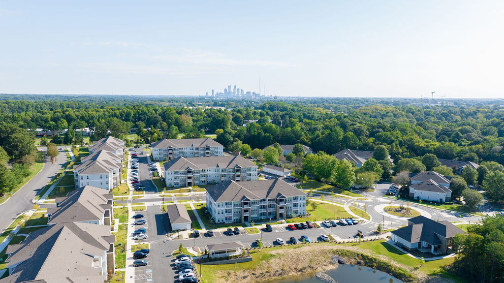 A neigborhood view of the nearby homes close to the Courtney Ridge apartments in Charelotte, NC