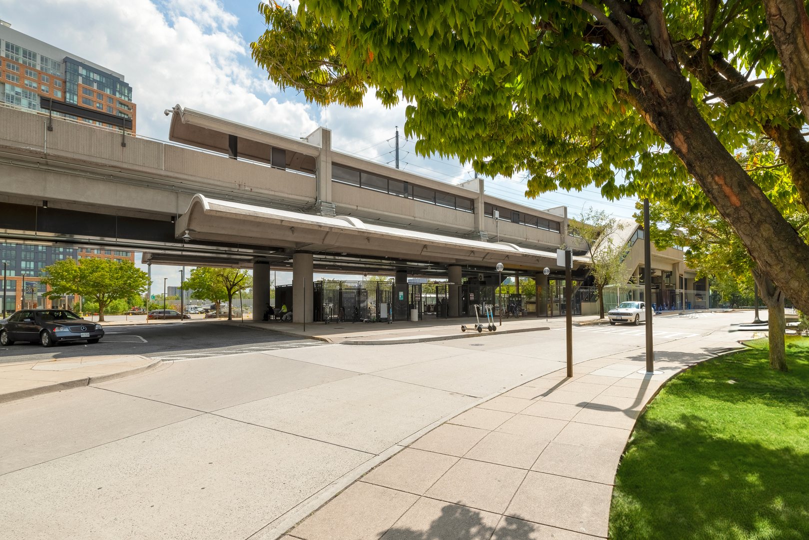 Enjoy seamless connectivity and convenience, with easy access to transportation hubs like the Eisenhower Avenue Metrorail station, located just a half-mile away.