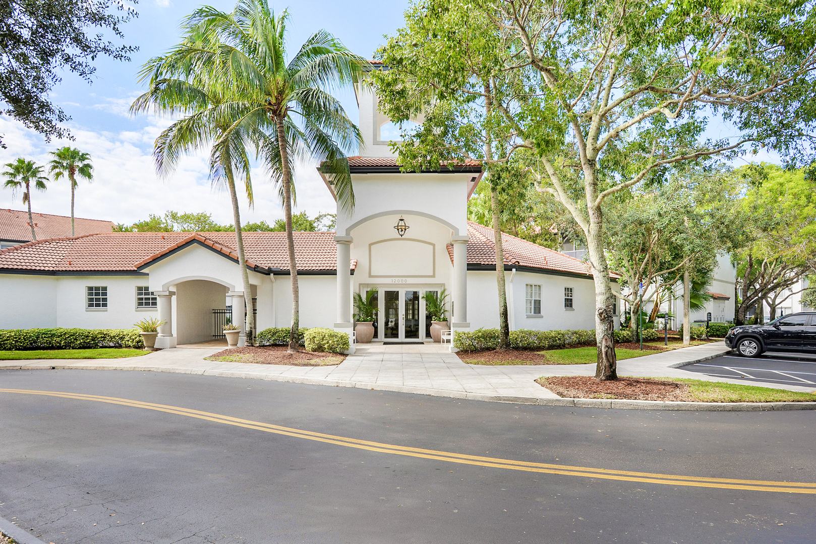 The entrance driveway in a Sabal Pointe apartment in South Florida