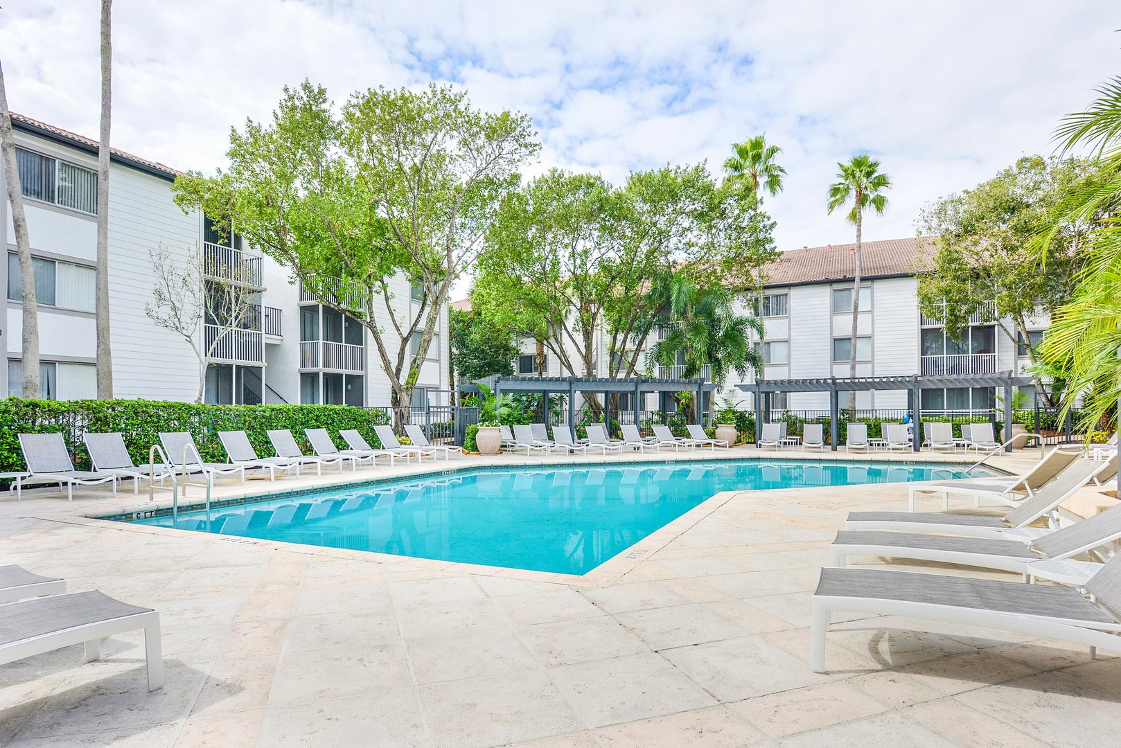 The pool at Sabal Pointe apartments in South Florida