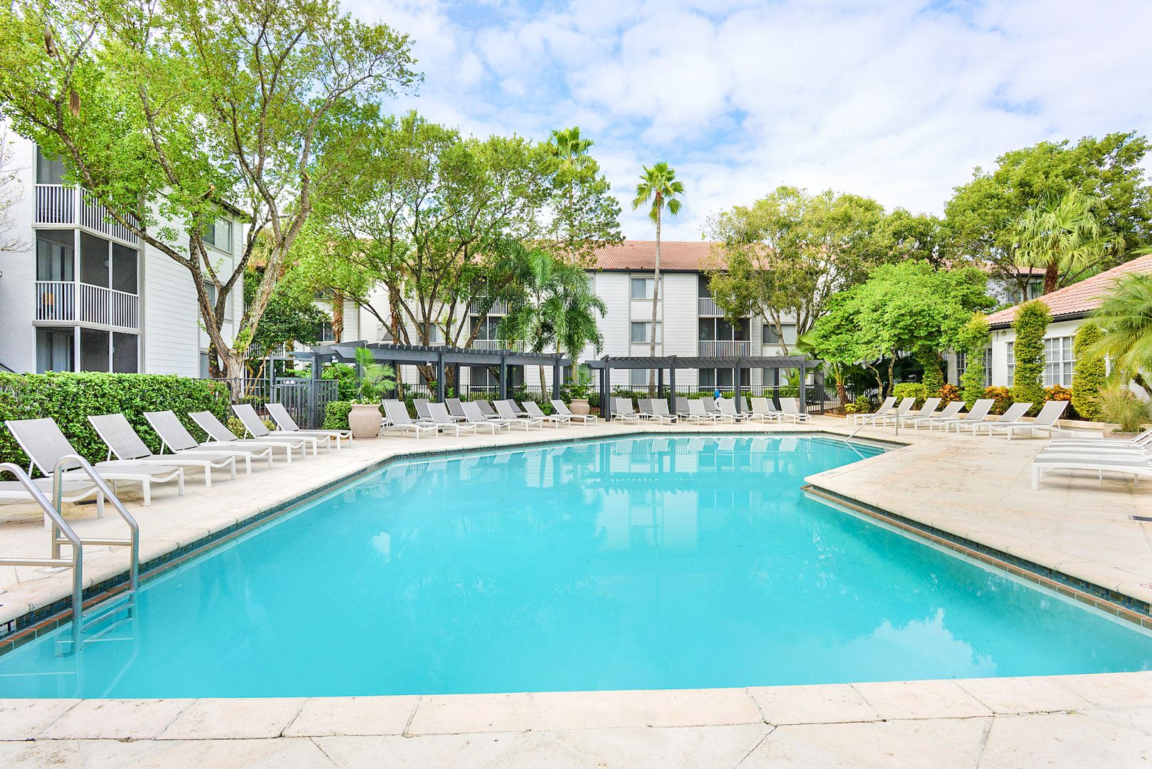 The pool at Sabal Pointe apartments in South Florida