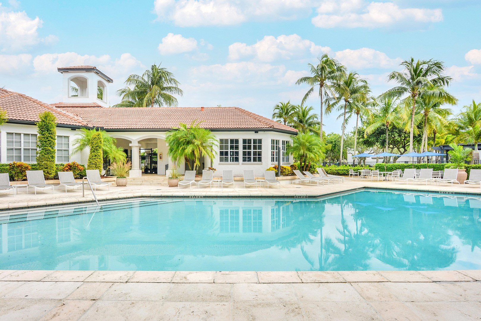 The pool at Sabal Pointe apartments in South Florida