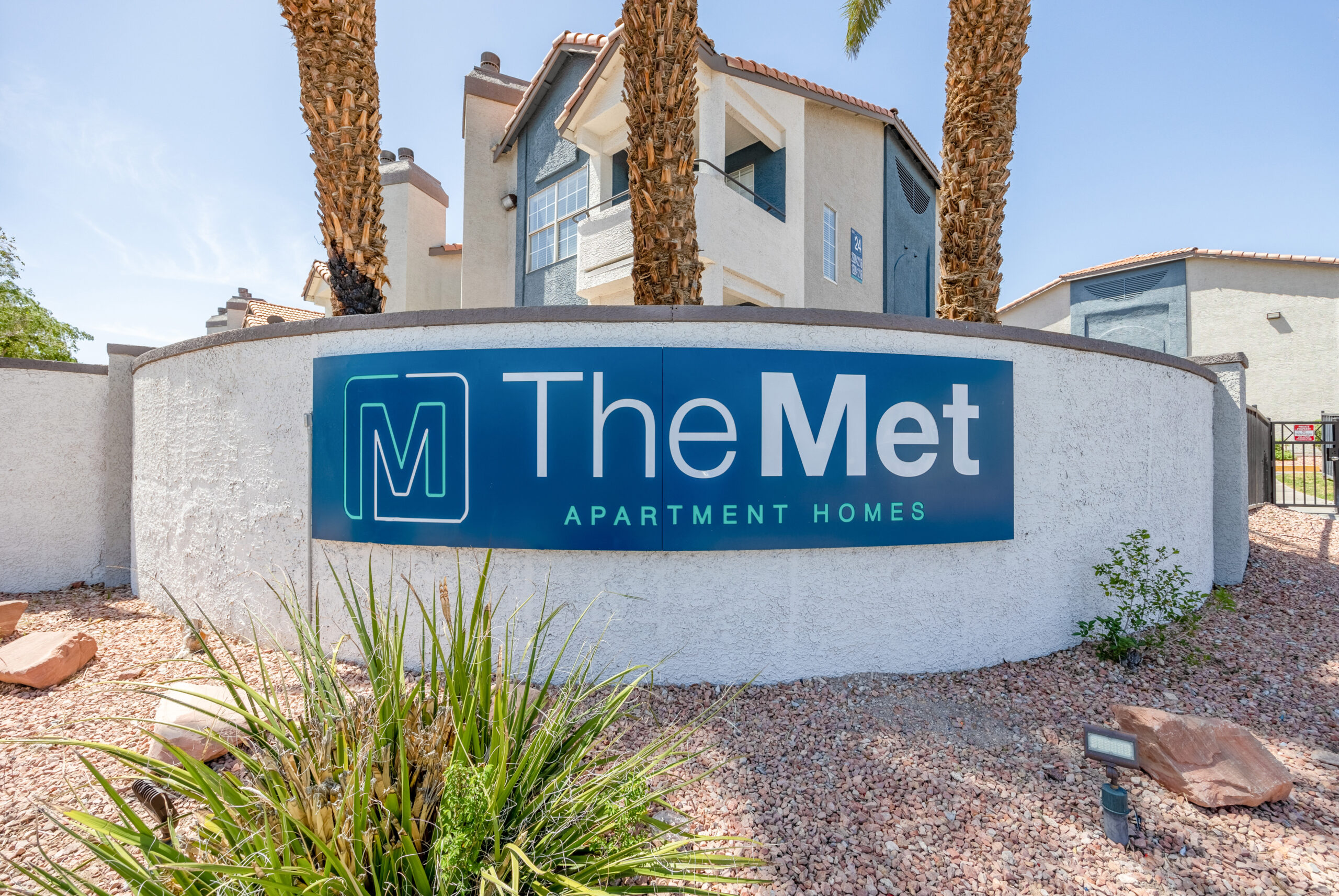 The entrance sign of The Met Northwest Las Vegas apartments for rent