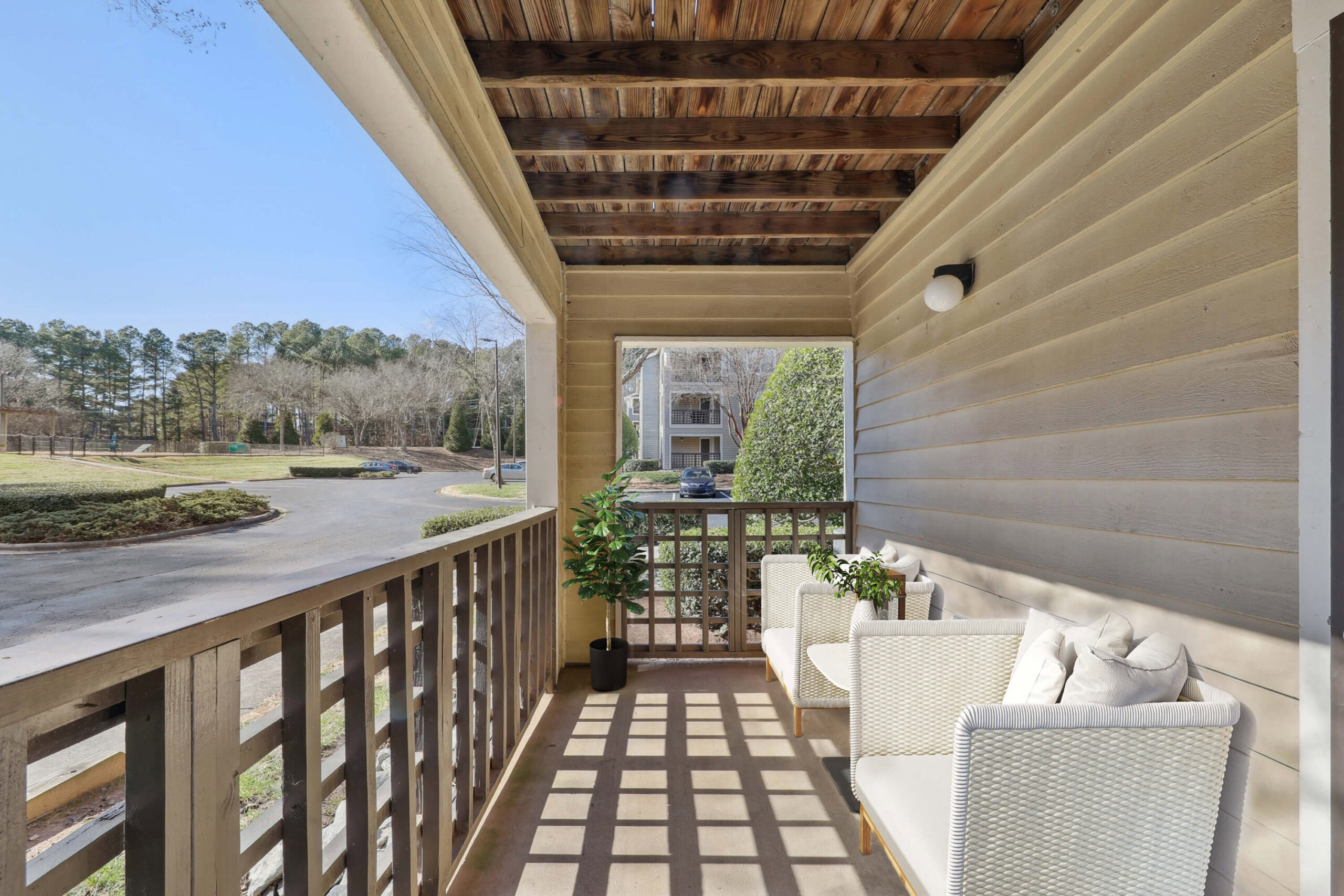 CrosstownAtChapelHill_Raleigh_Balcony